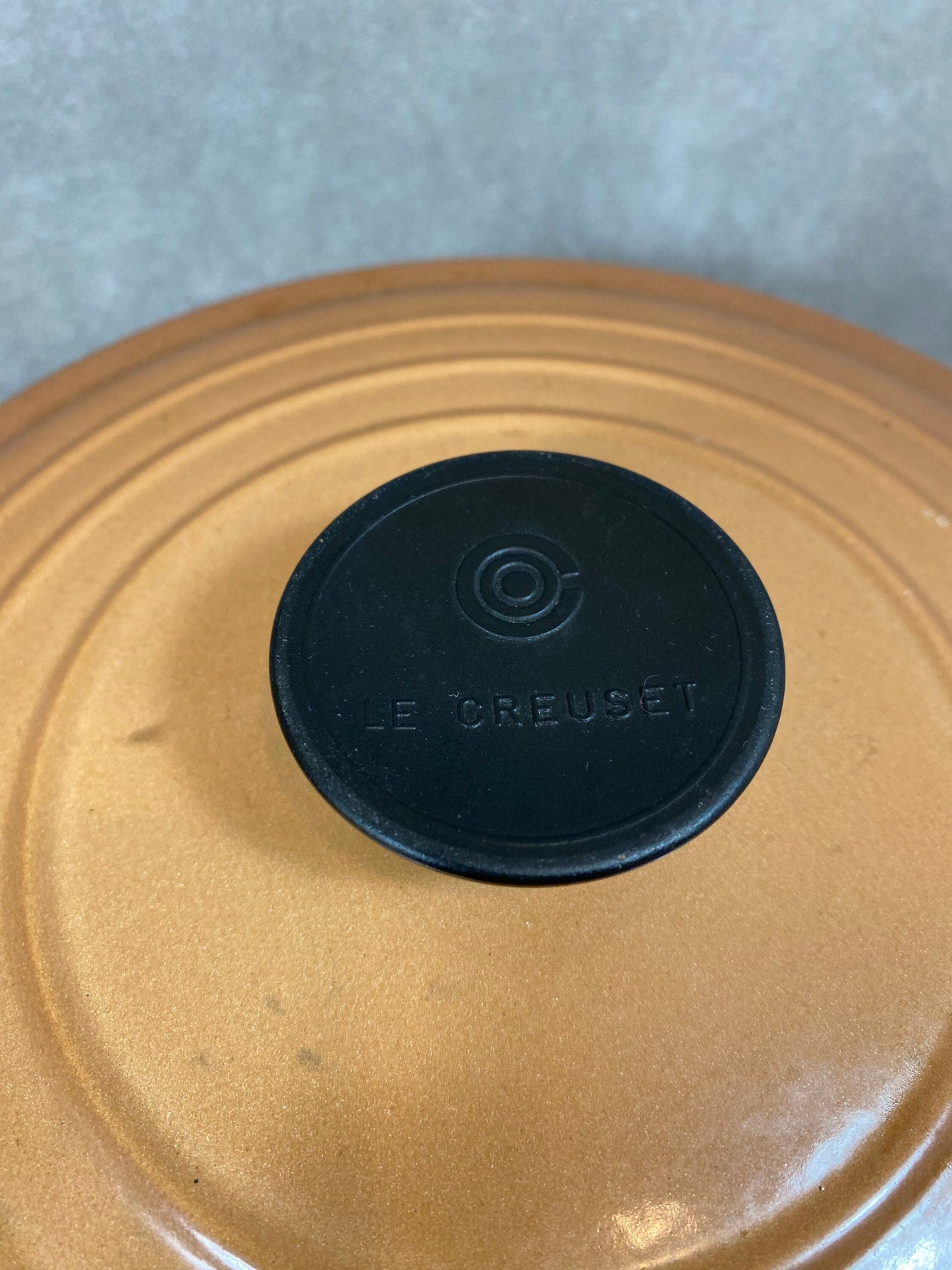 Cocotte en fonte marron Le Creuset Cousance vintage Made in France Années 1980
