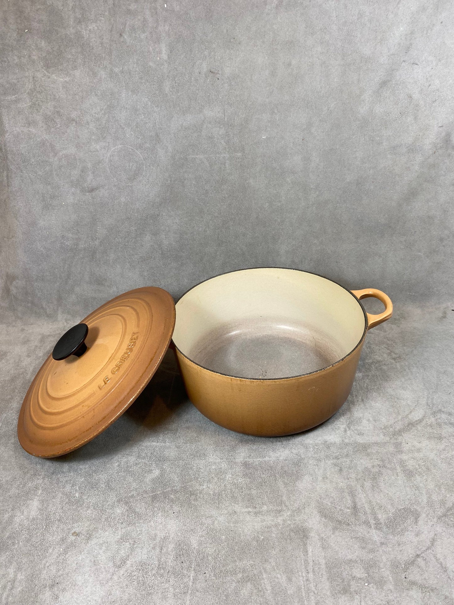 Cocotte en fonte marron Le Creuset Cousance vintage Made in France Années 1980