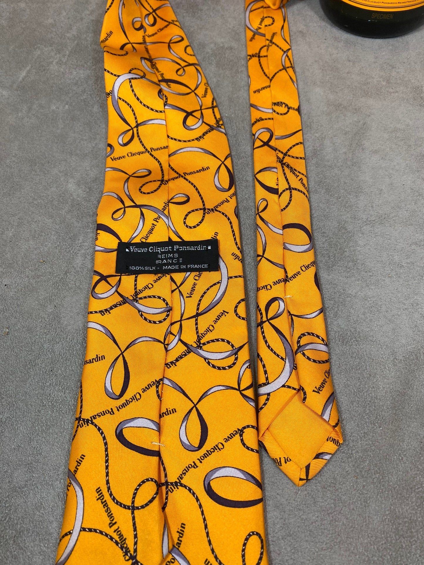 RARE Cravate en soie champagne Veuve Clicquot Ponsardin vintage Made in France