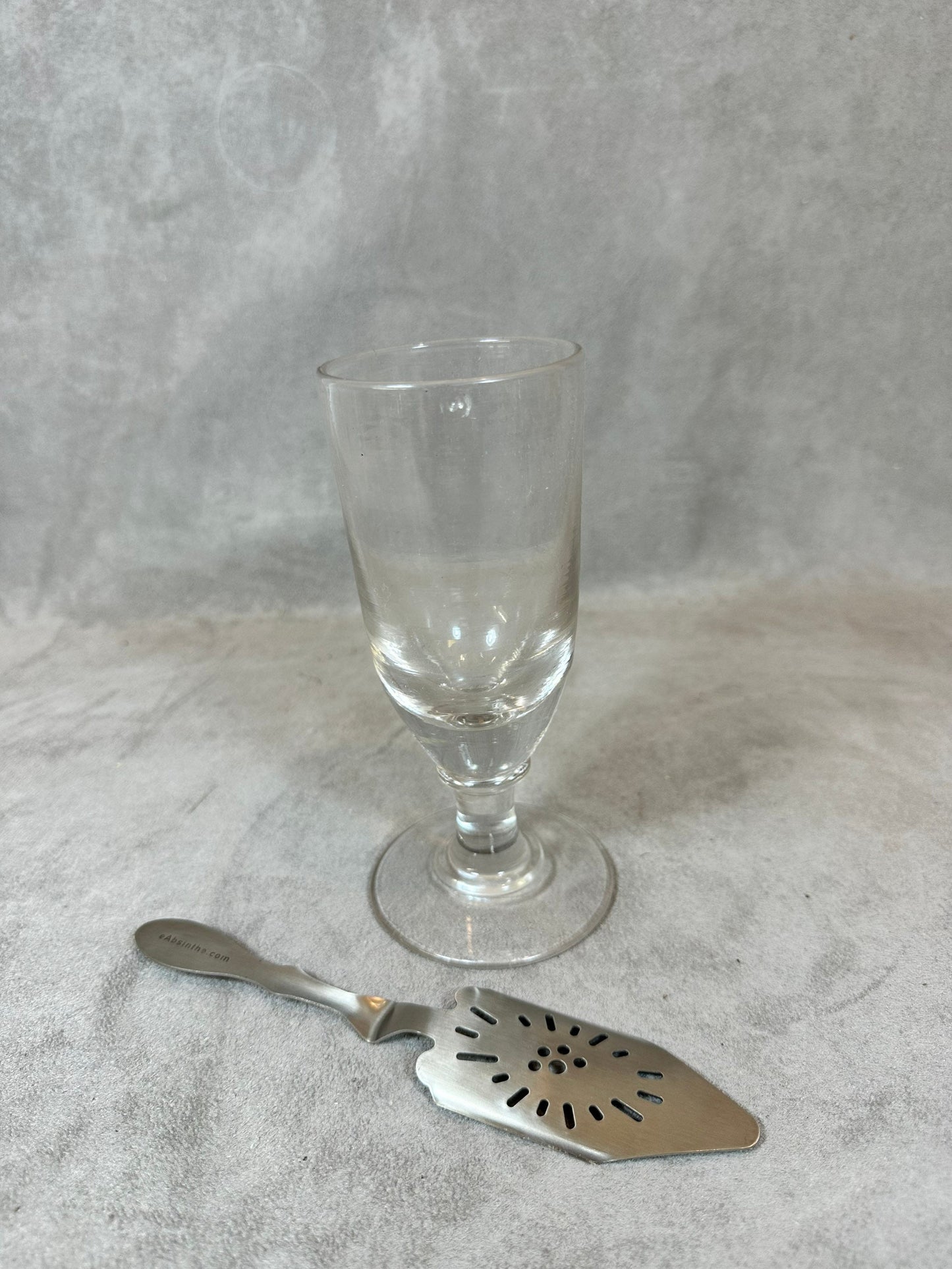 RARE Lot d'un verre a absinthe et ancienne cuillère à absinthe en metal extra blanc vintage 1950 Made in France