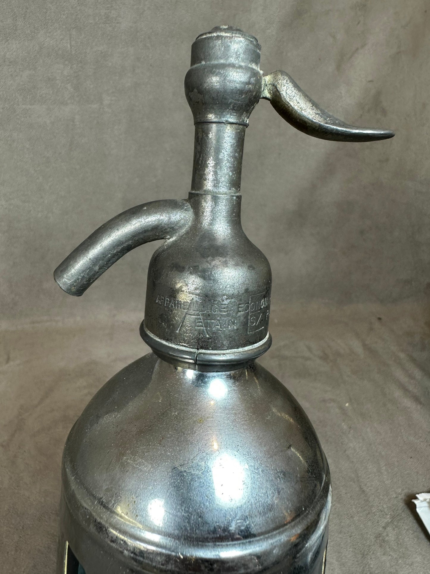 RARE Siphon à eau de seltz vintage en verre bleu cerclé de métal Gazo-Siphon etain sans plomb Made in France