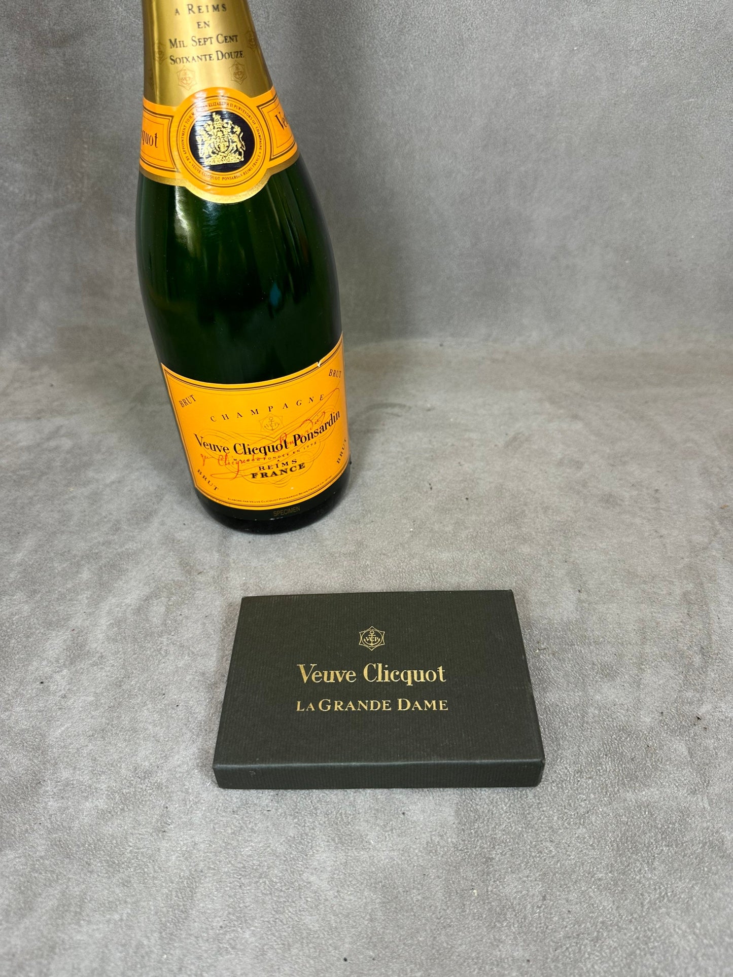Porte clés Veuve Clicquot La Grande Dame en cuir Made in France Années 1980