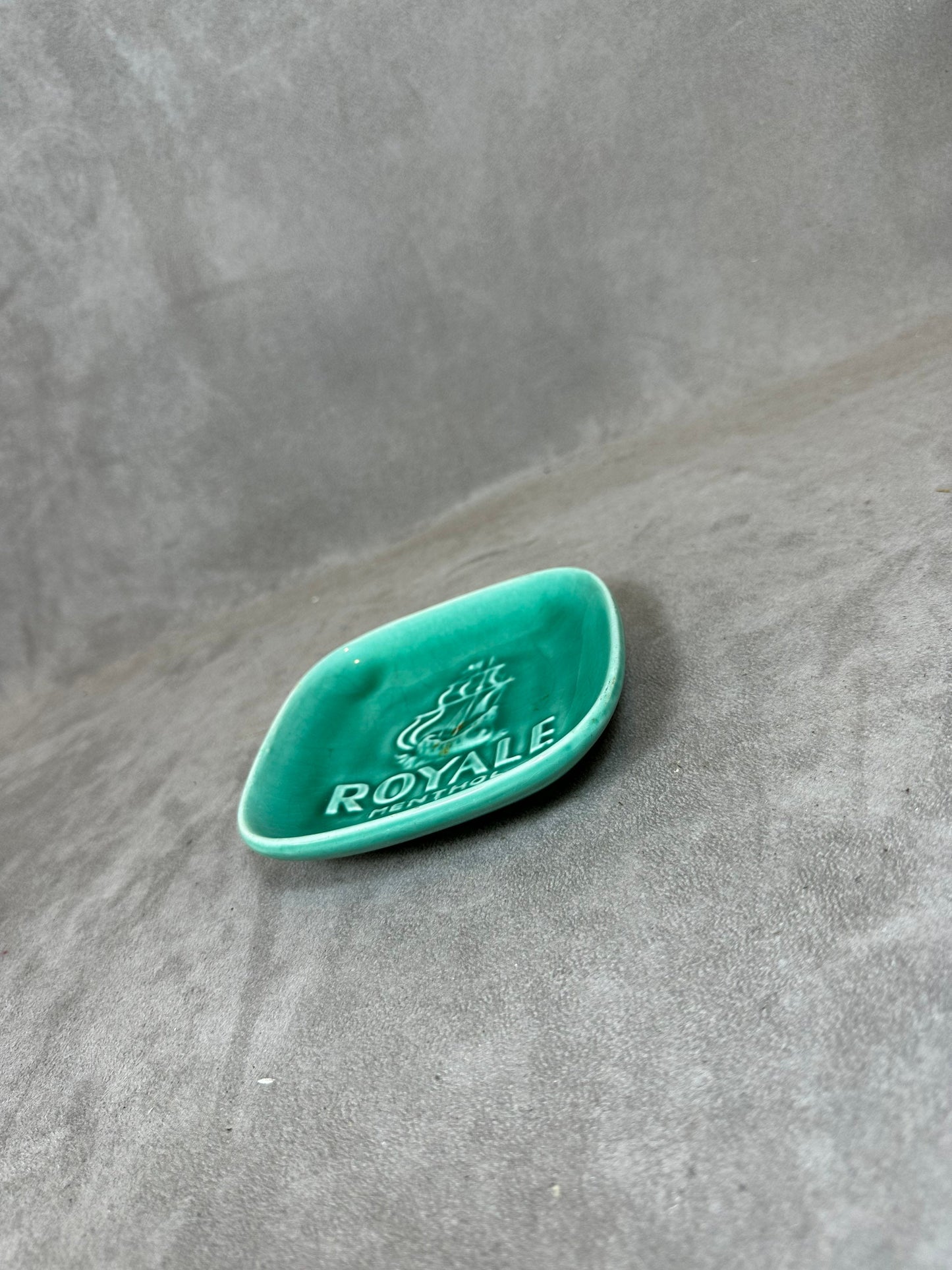Vintage Royale Menthol Aschenbecher aus grünem Steingut, Vintage Longchamp Steingut, 1960er Jahre