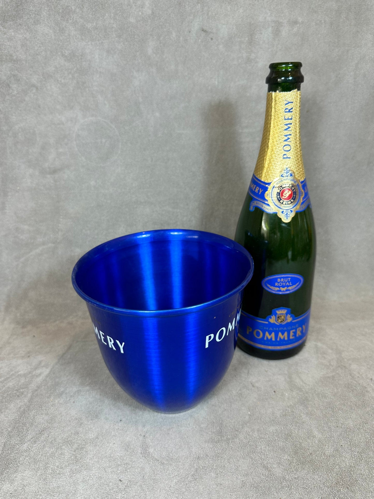 Seau à champagne Pommery bleu en aluminium vintage Made in France