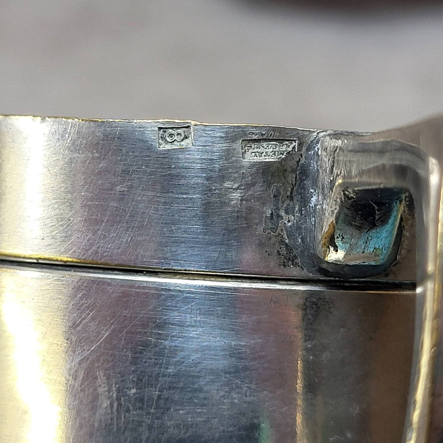 SELTENES Art Deco Set mit 2 Vintage-Kaffeefiltern aus silbernem Metall. Hergestellt in Frankreich 1920