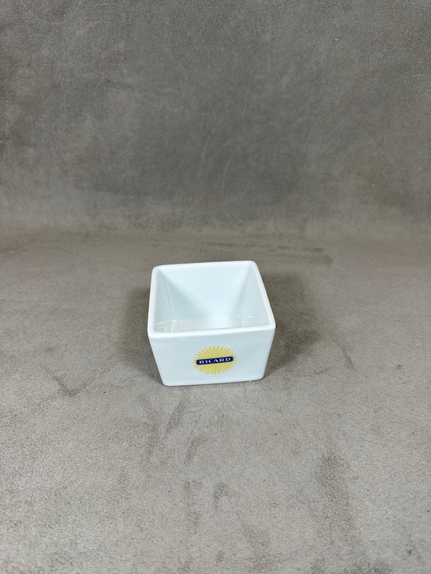 Ricard Kleine Auflaufform aus weißem Vintage-Steingut, 1990er Jahre