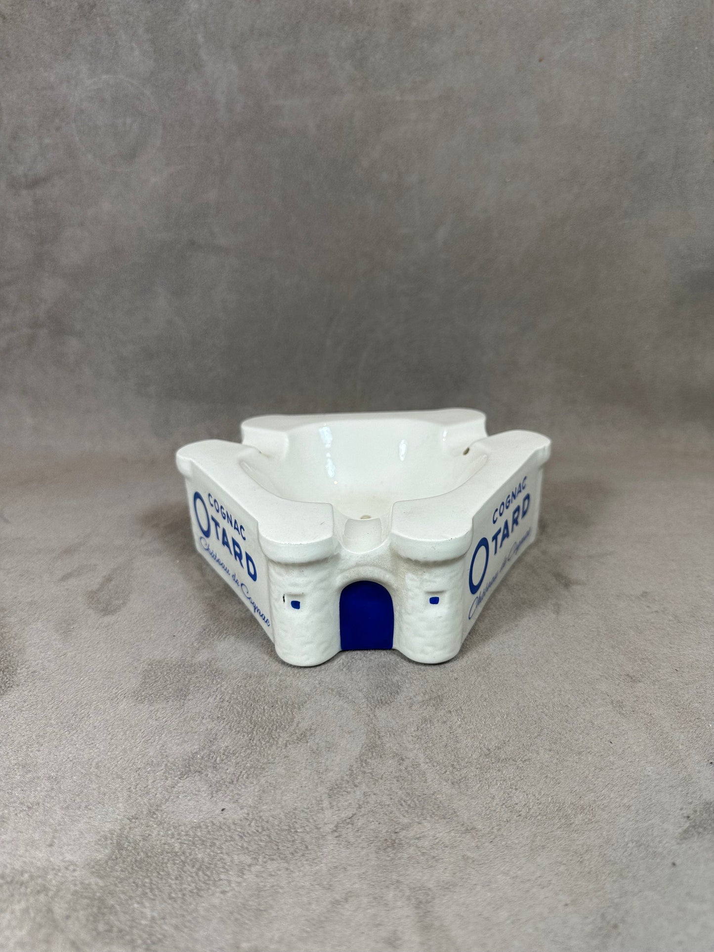 Advertising ashtray in earthenware, Cognac Otard Château de Cognac, By Sarreguemines, Made in France, Vintage 1980