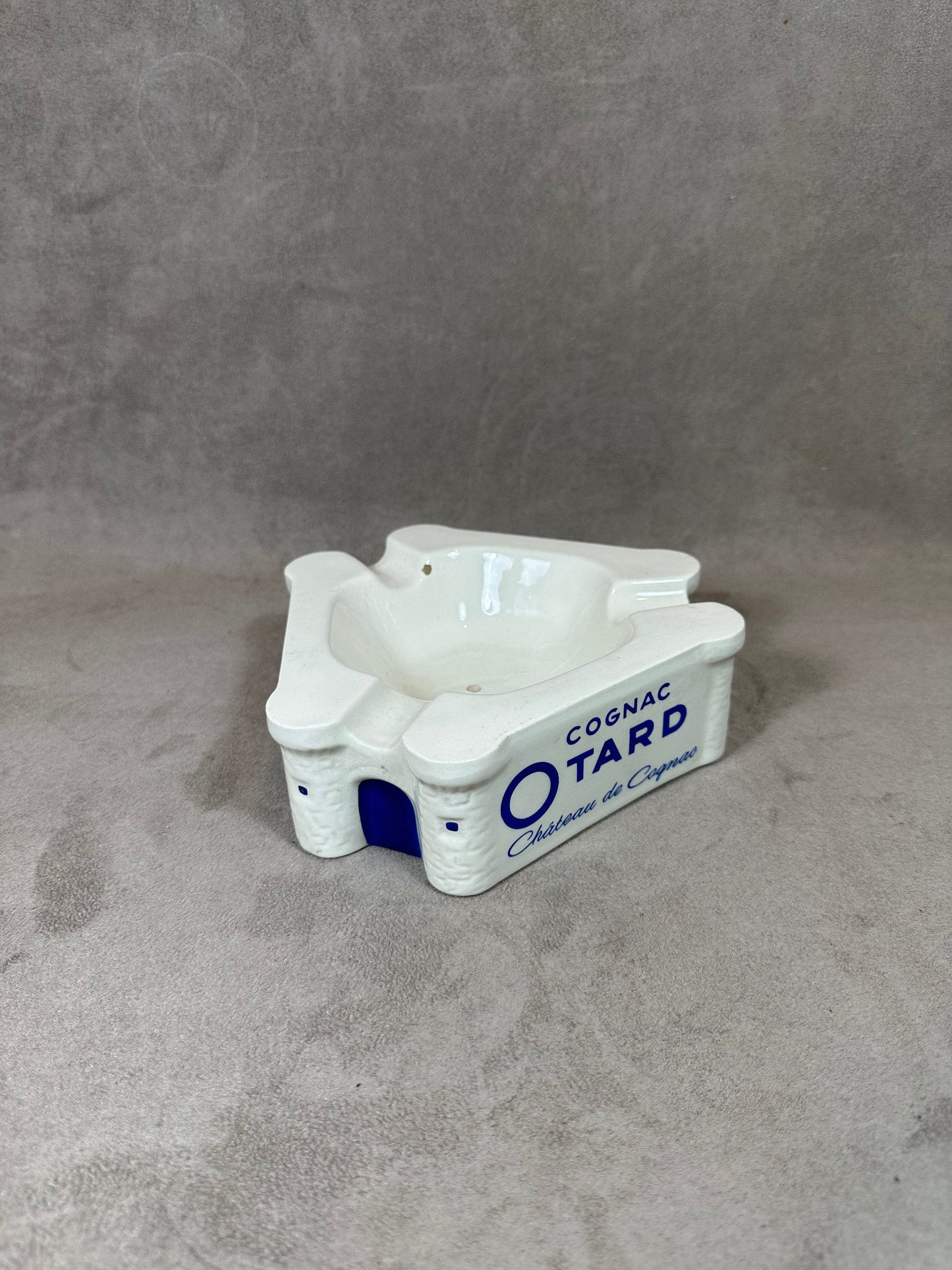Advertising ashtray in earthenware, Cognac Otard Château de Cognac, By Sarreguemines, Made in France, Vintage 1980