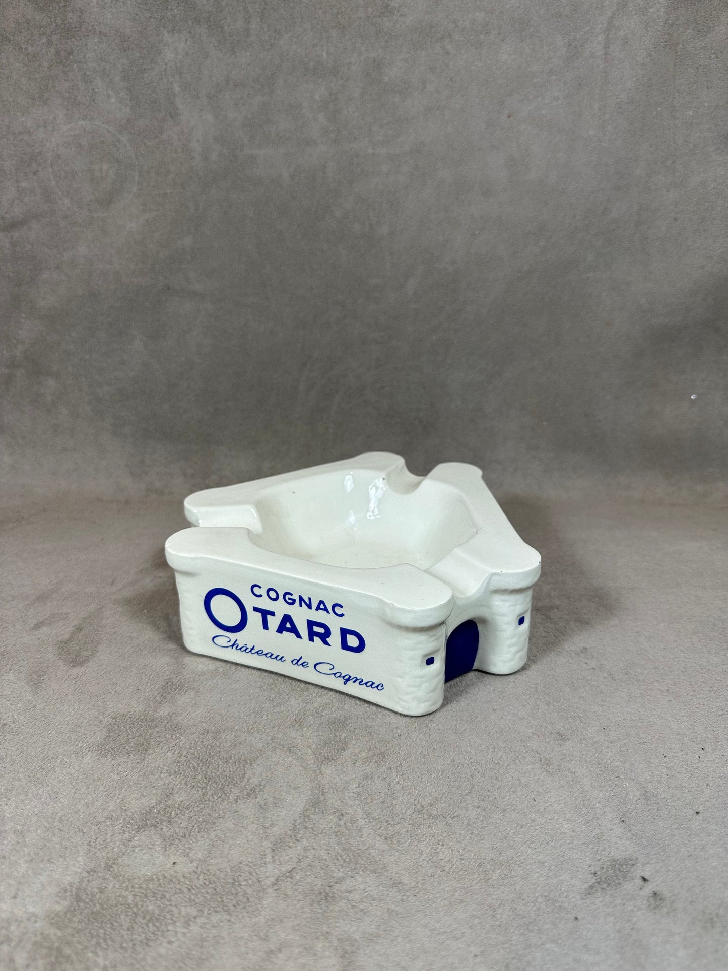 Advertising ashtray in earthenware, Cognac Otard Château de Cognac, By Sarreguemines, Made in France, Vintage 1980
