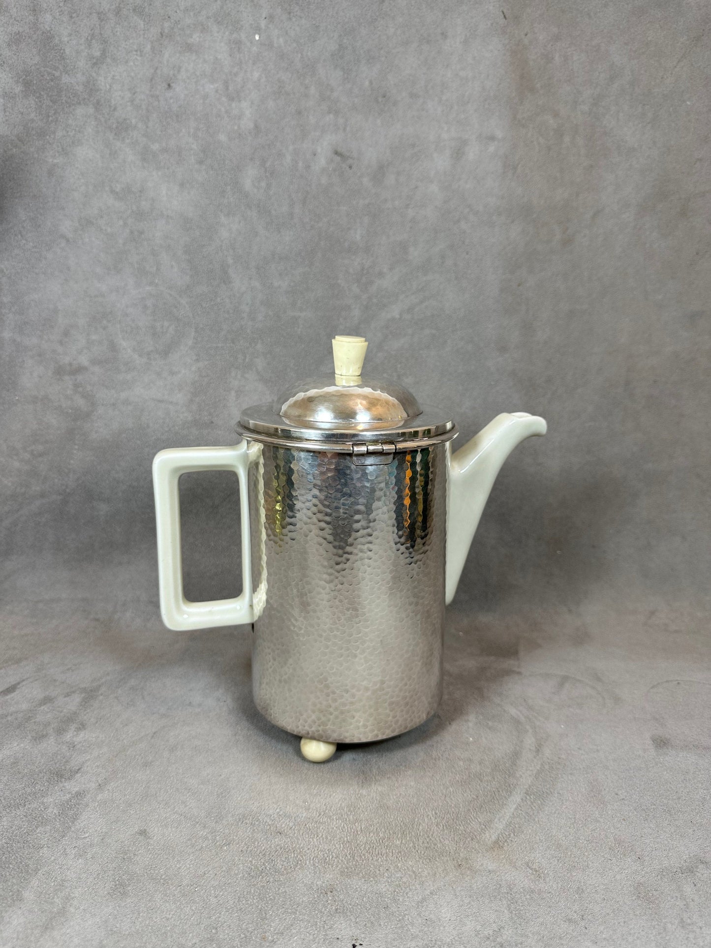 VERY RARE Art Deco Bauhaus Hutschenreuther hammered metal coffee maker WMF Cozy 1 liter 1930
