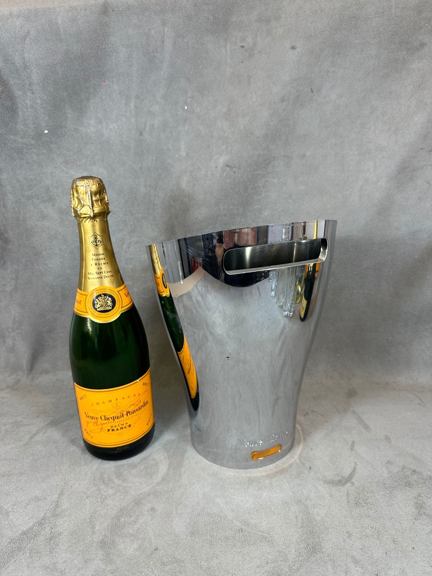 Veuve Clicquot seau La Grande Dame seau acrylique miroir Christophe Pillet pour bouteille de champagne Champagne Made in France