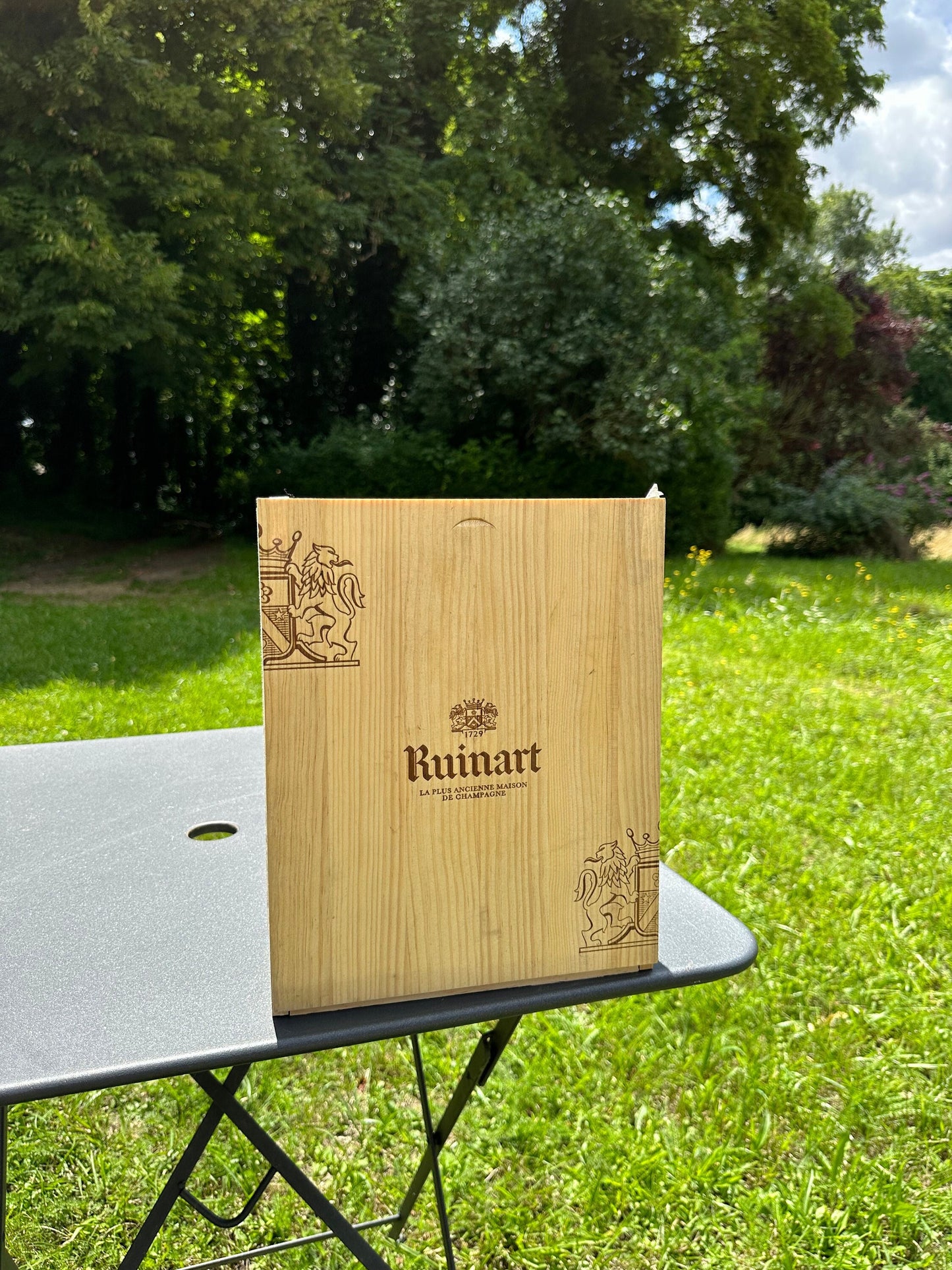 Caisse en bois de champagne Ruinart Brut Made in France Années 1990