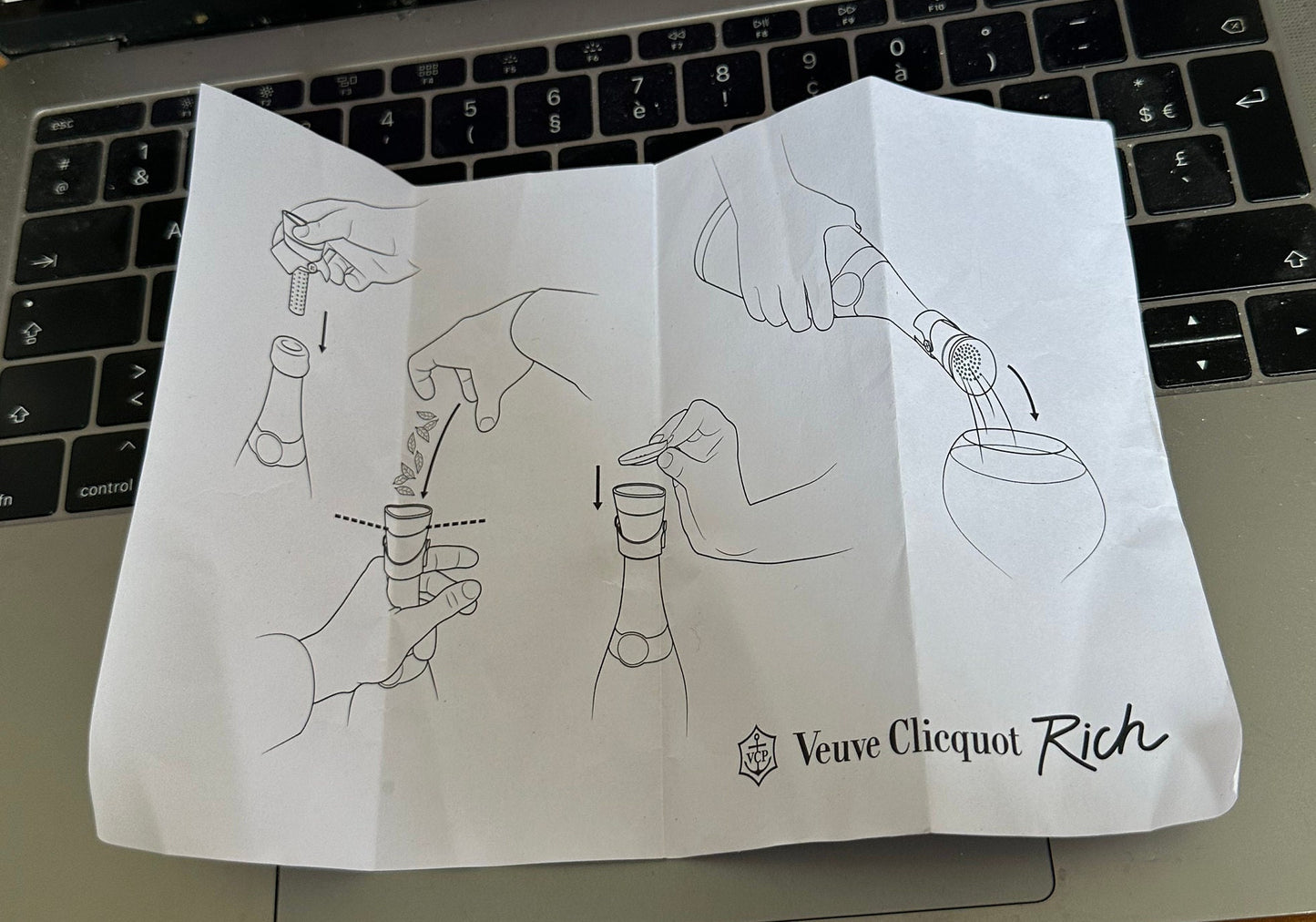 RARE Bouchon en acier spécial Veuve Clicquot Rich pour mélange, mixologie et cocktail Veuve Clicquot Ponsardin