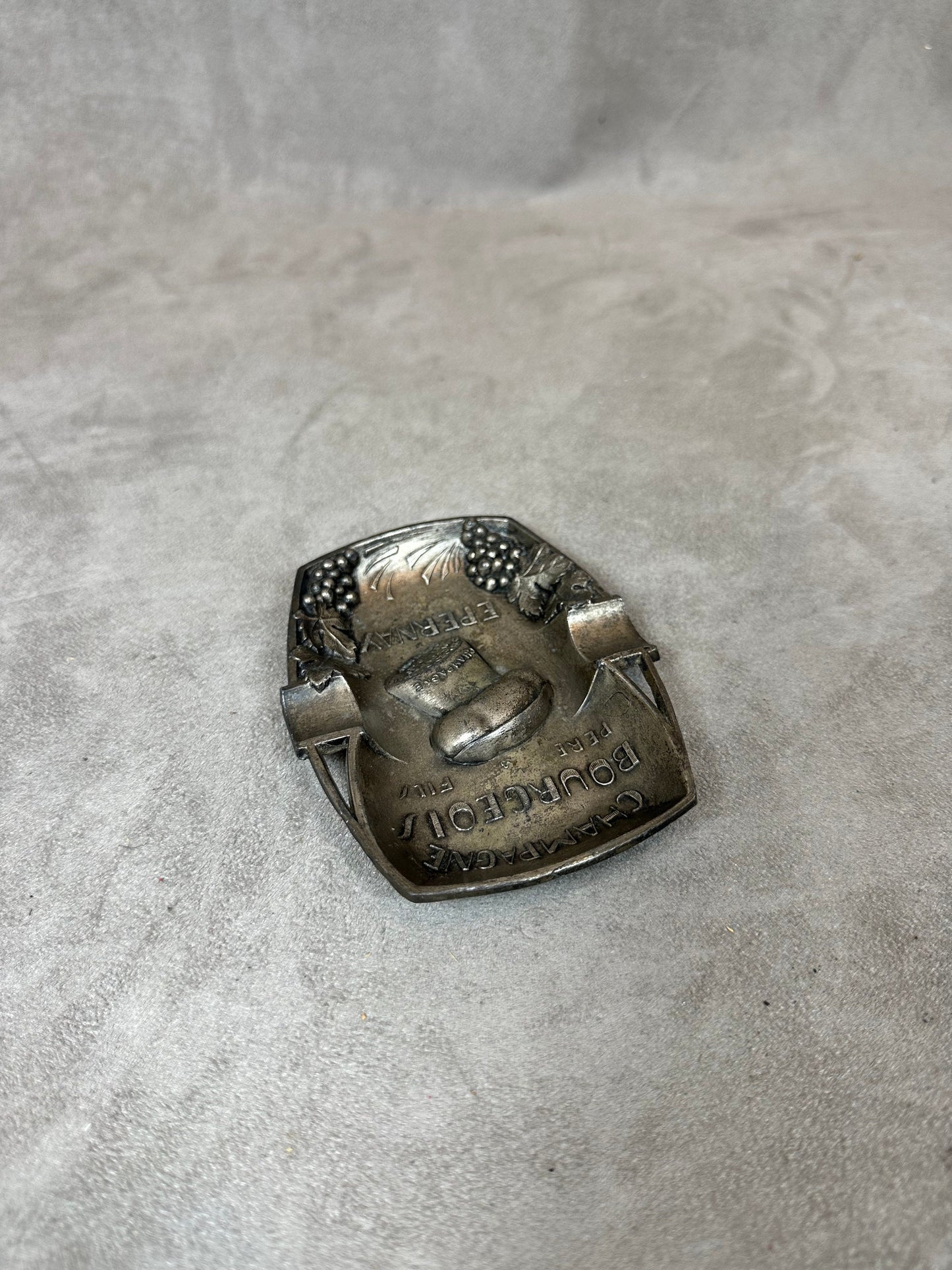 SELTENER Vintage-Aschenbecher aus Messing, Bourgeois Champagner, 1930er Jahre, Made in France