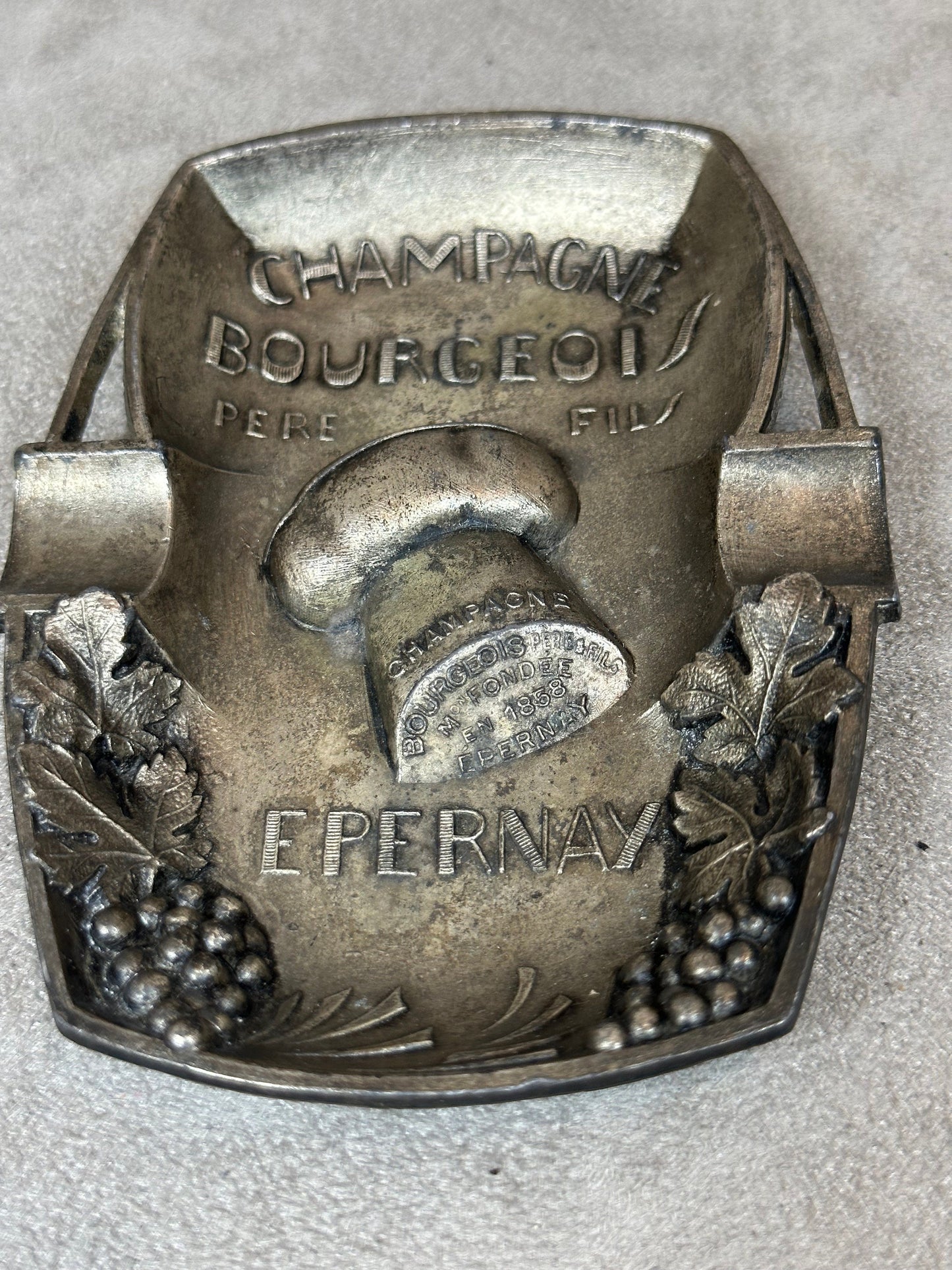 SELTENER Vintage-Aschenbecher aus Messing, Bourgeois Champagner, 1930er Jahre, Made in France