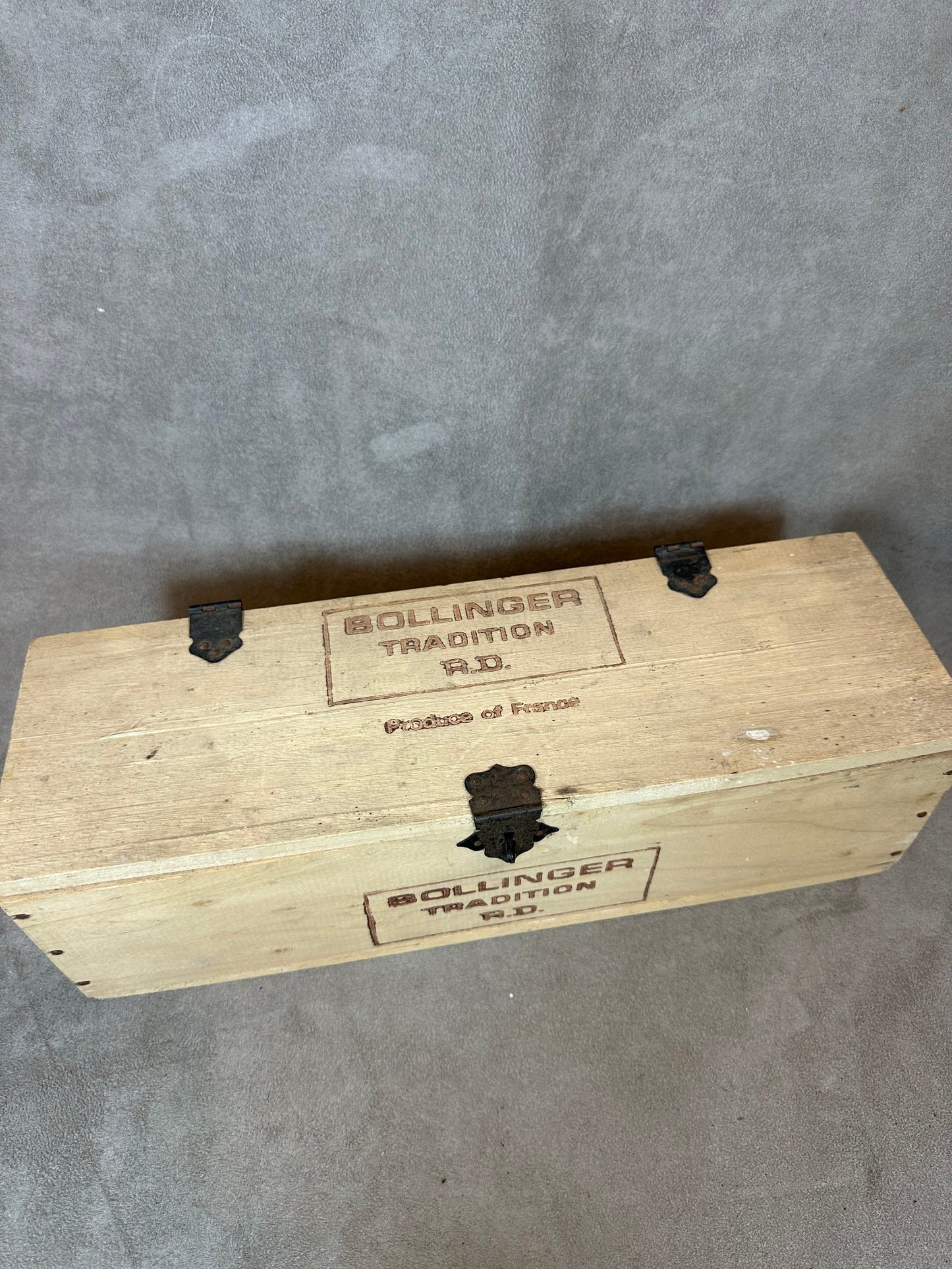 Caisse en bois pour bouteilles de champagne Bollinger Made in France Années 1960