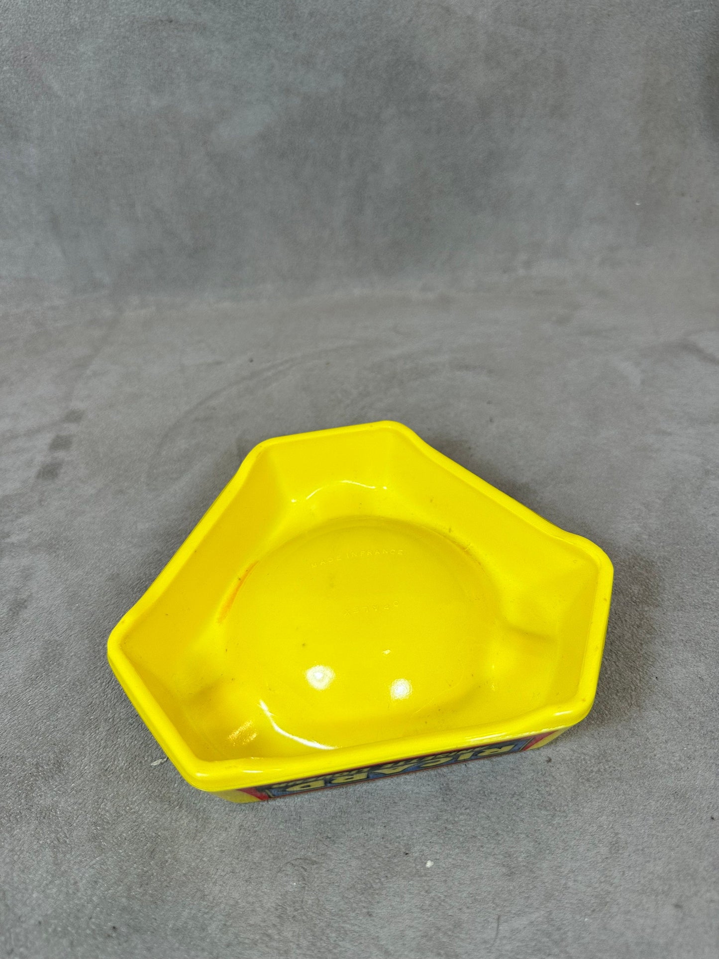 Ricard cendrier de bar triangulaire publicitaire jaune en verre Vintage 1960