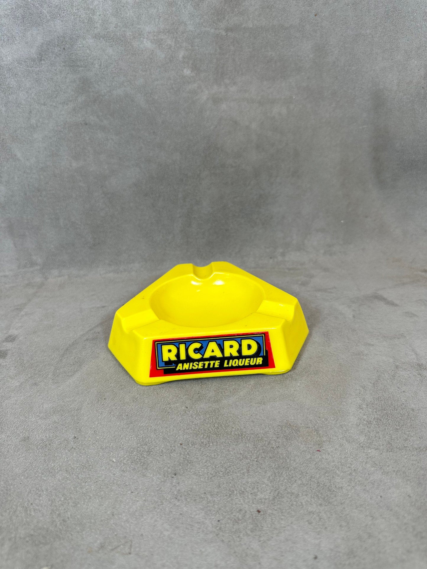 Ricard cendrier de bar triangulaire publicitaire jaune en verre Vintage 1960