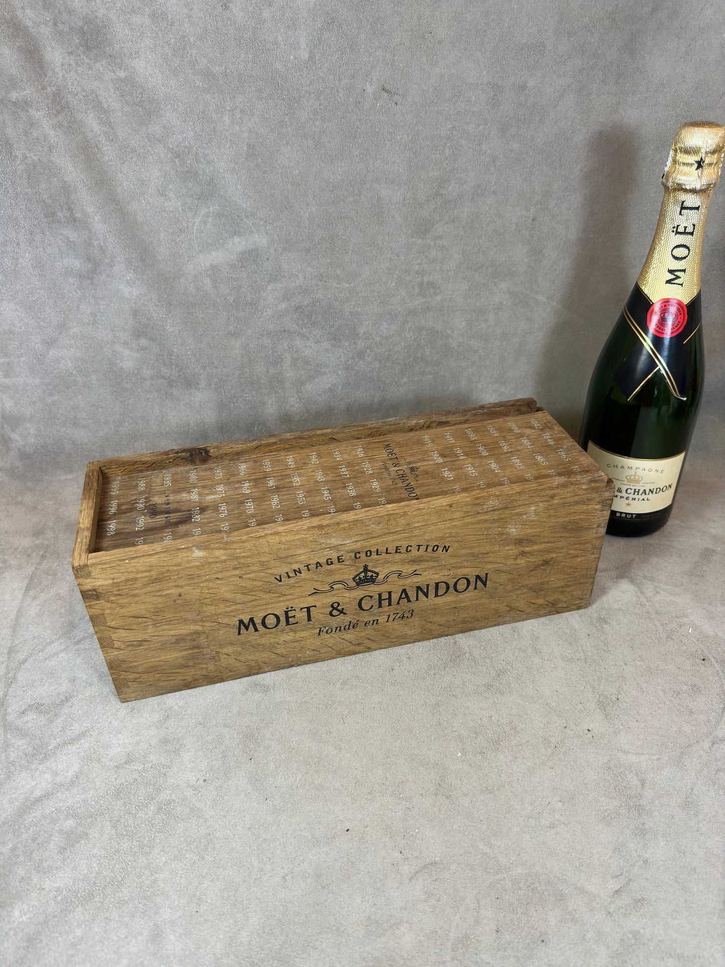 Wooden box for Moet&Chandon champagne bottles Made in France 1990s