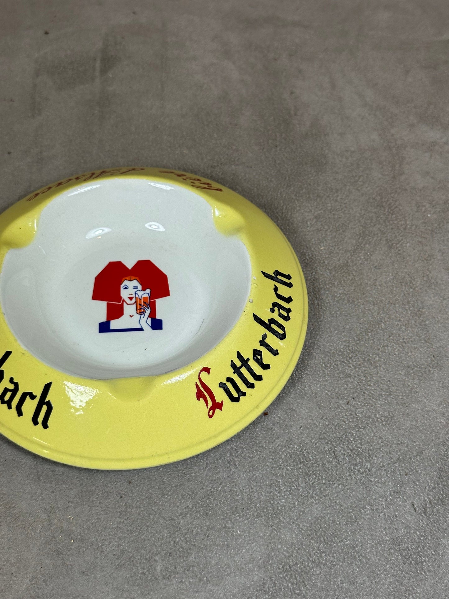 Gelber Keramik-Aschenbecher Lutterbach Elsass Bier von Moulin des Loups Vintage Made in France