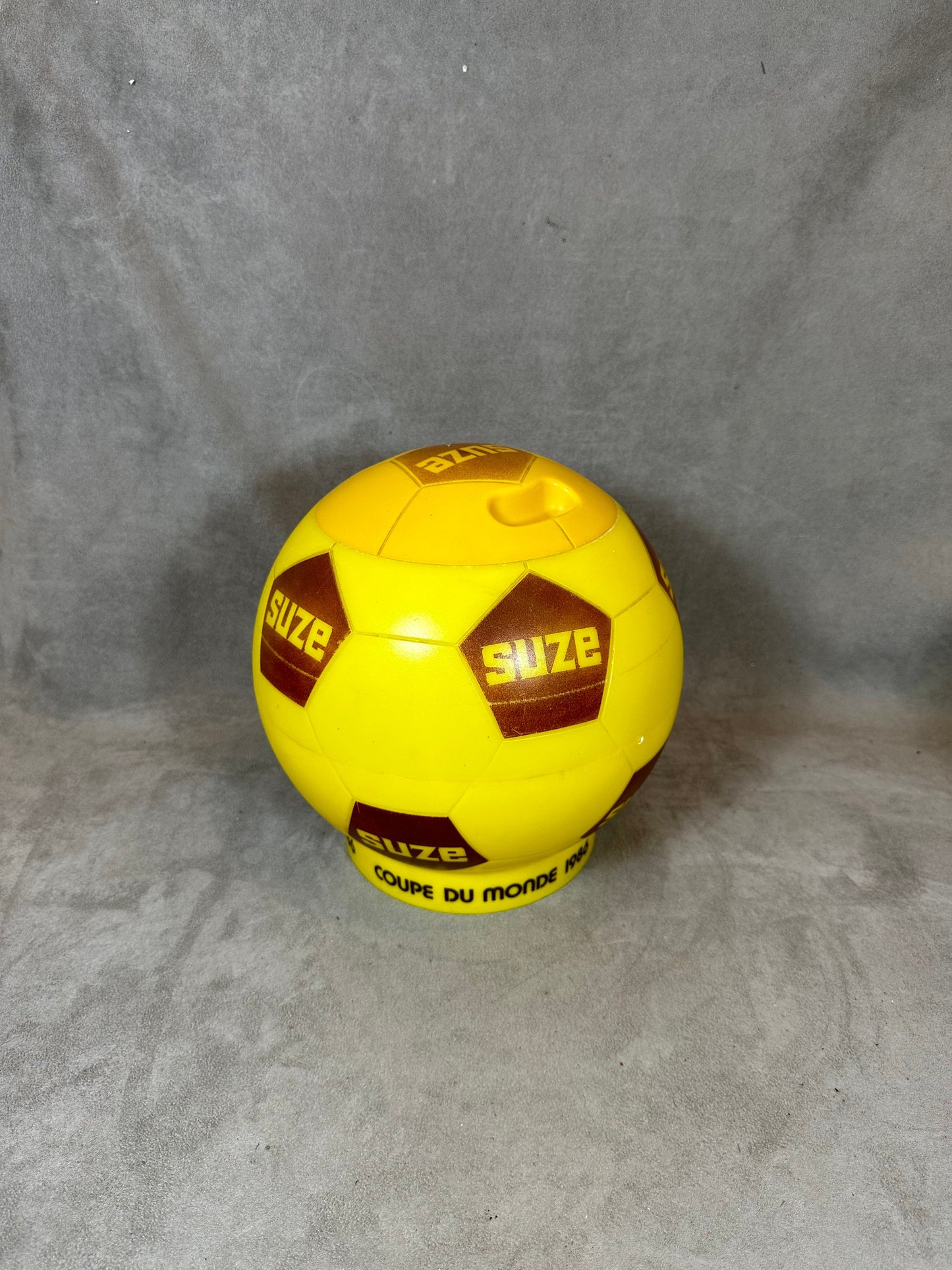 RARE Seau à glaçons en plastique jaune Suze en forme de ballon Coupe du Monde 1986
