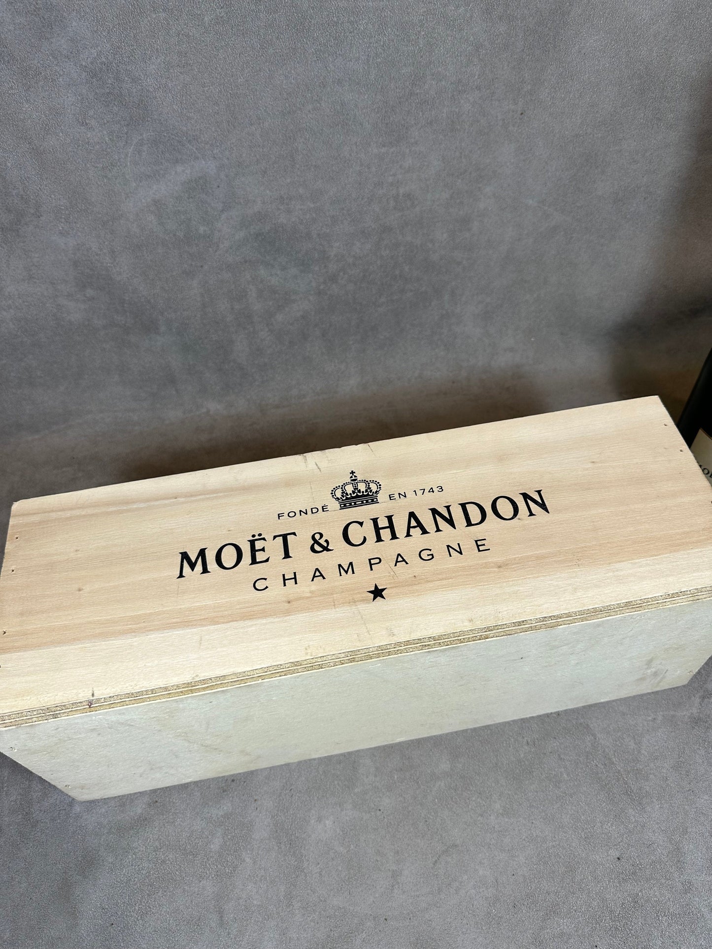Caisse en bois pour bouteilles de champagne Moet&Chandon Made in France Années 1980