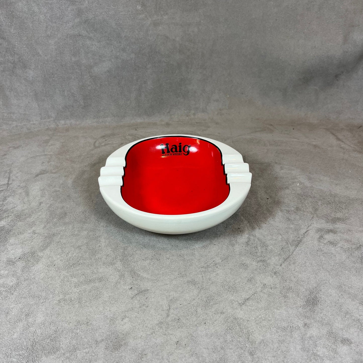 Vintage roter Keramik-Aschenbecher Haig Made in France 1970er Jahre