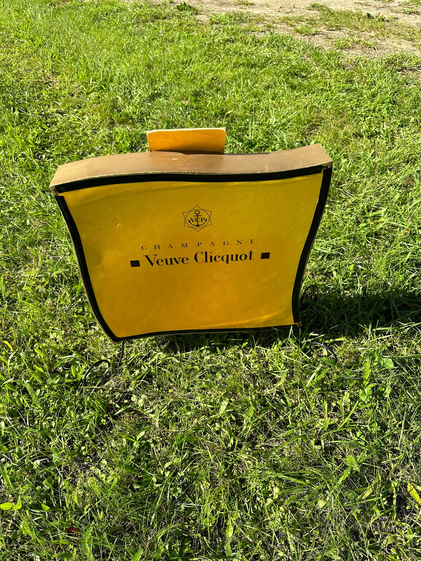 RARE Présentoir à bouteille de champagne en carton et métal champagne Veuve Clicquot Années 1990