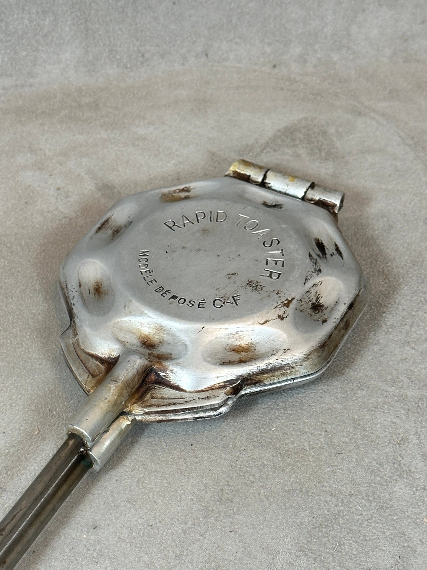 Appareil à croque-monsieur plaques en fonte d'aluminium avec poignées toasteur ancien Vintage Made in France 1970