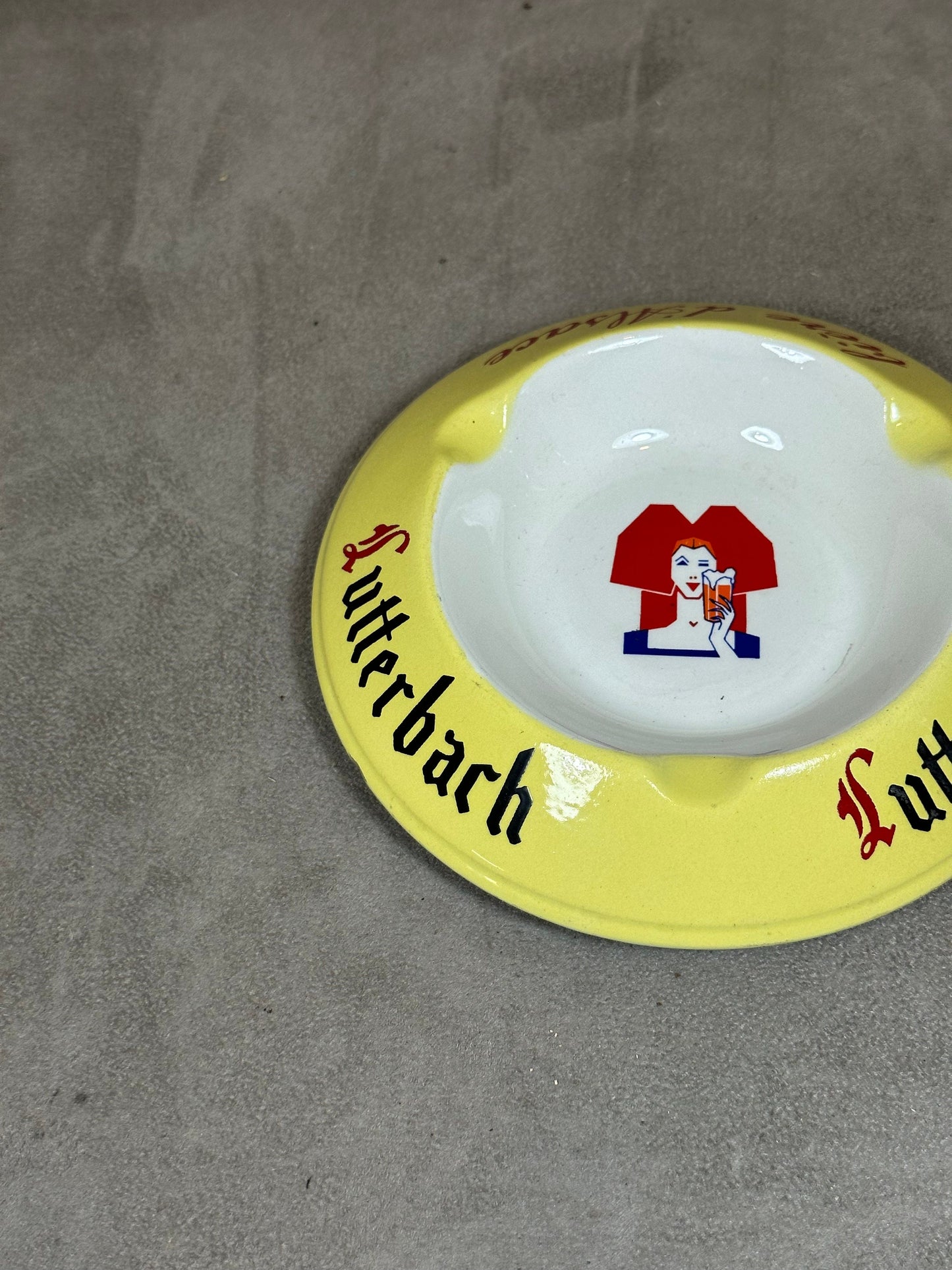 Gelber Keramik-Aschenbecher Lutterbach Elsass Bier von Moulin des Loups Vintage Made in France