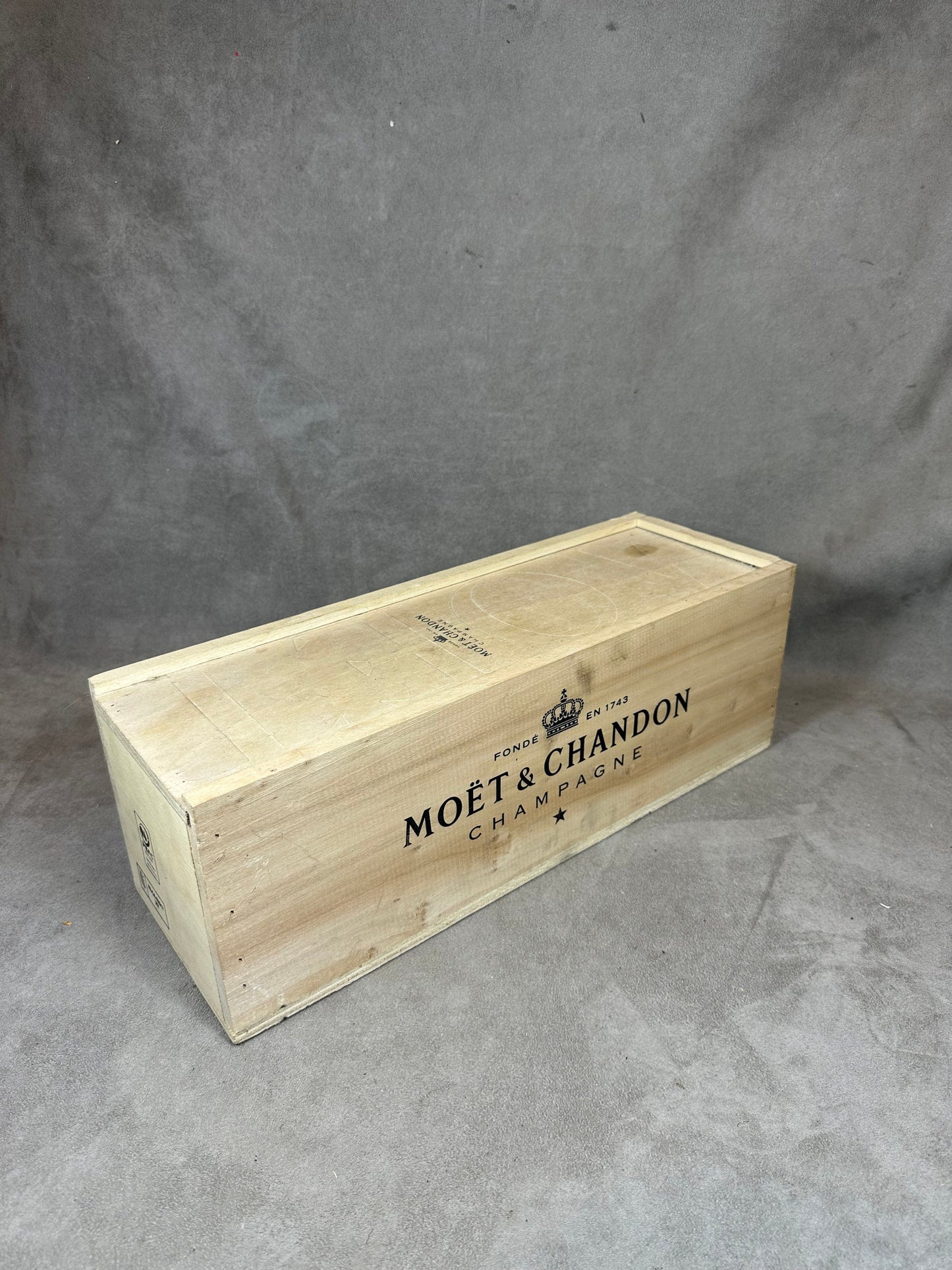 Caisse en bois pour bouteilles de champagne Moet&Chandon Made in France Années 1980