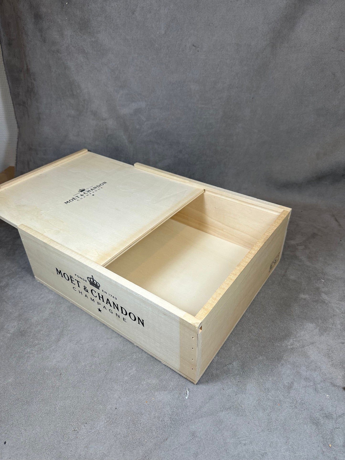 Caisse en bois pour 3 bouteilles de champagne Moet&Chandon Made in France Années 1980
