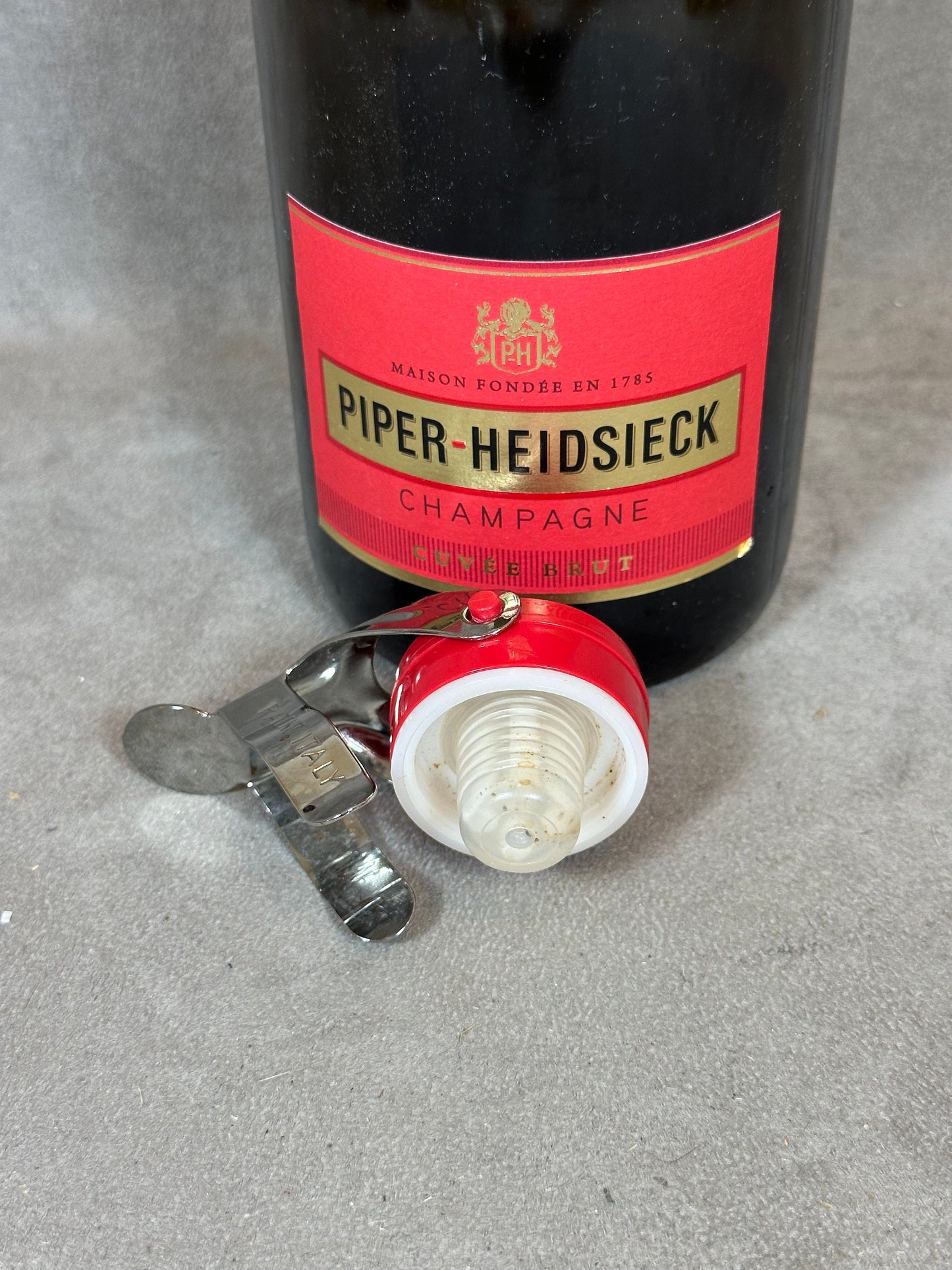 Bouchon stoppeur en plastique pour bouteille de Champagne Piper-Heidsieck Made in France Vintage 1990