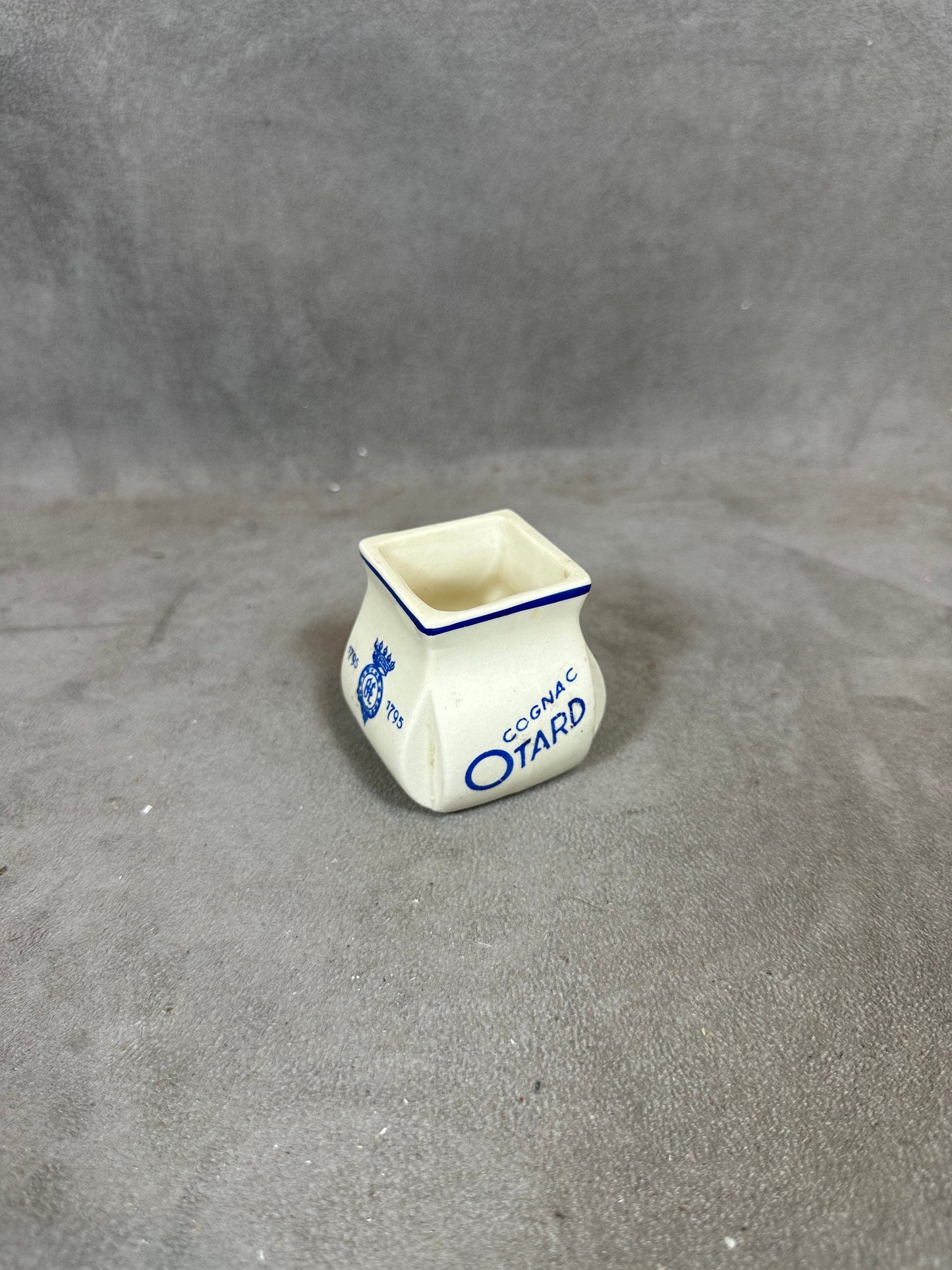 RARE Pot à cure dent vintage en faience vintage Cognac OTARD