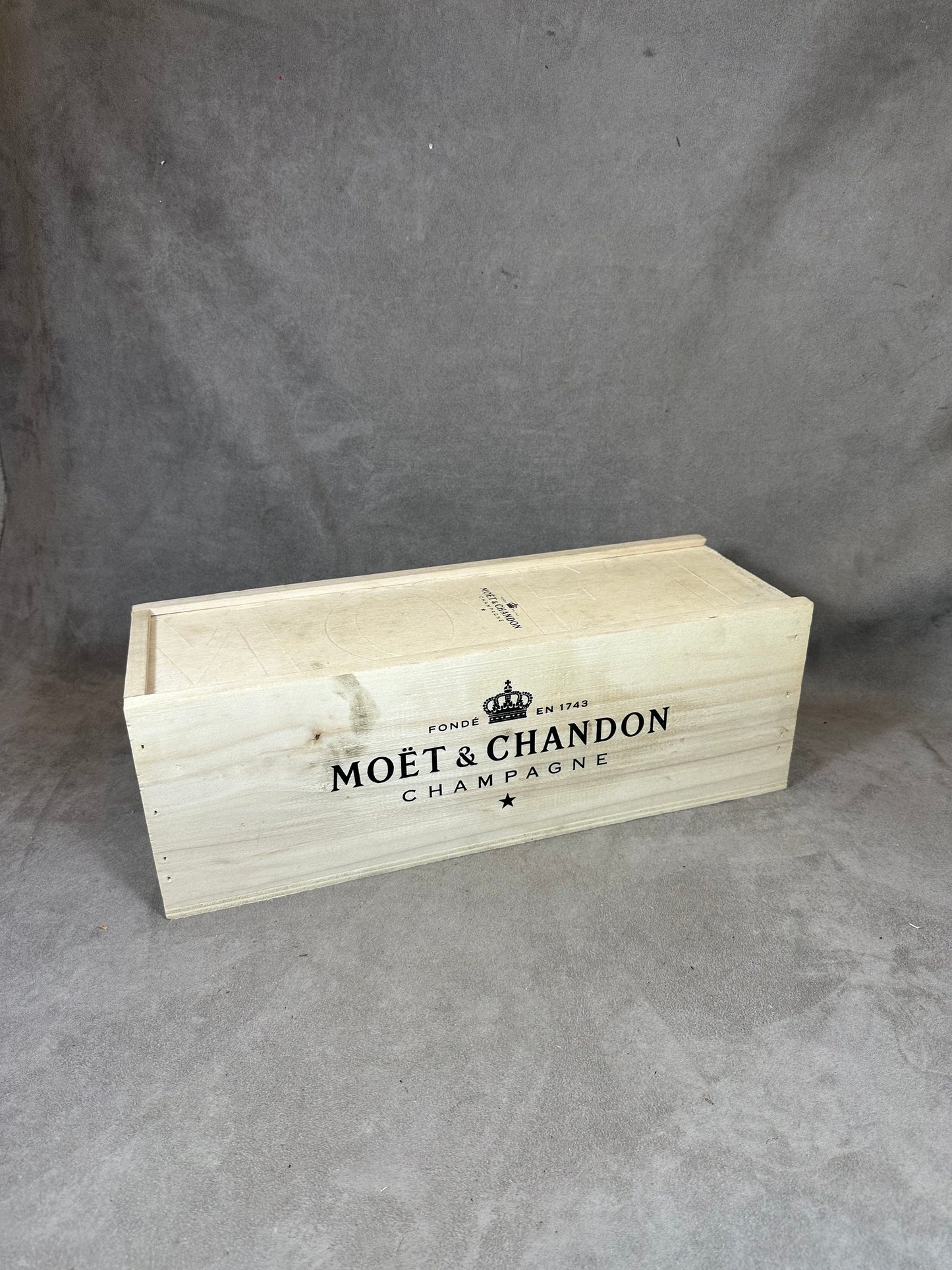 Caisse en bois pour bouteilles de champagne Moet&Chandon Made in France Années 1980
