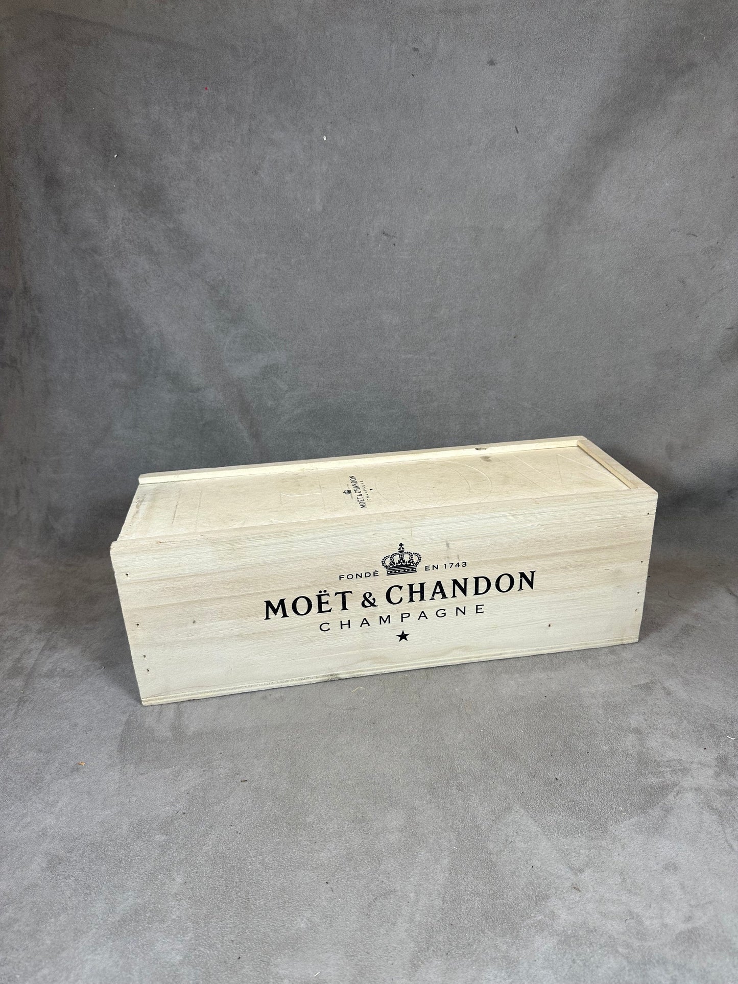 Caisse en bois pour bouteilles de champagne Moet&Chandon Made in France Années 1980