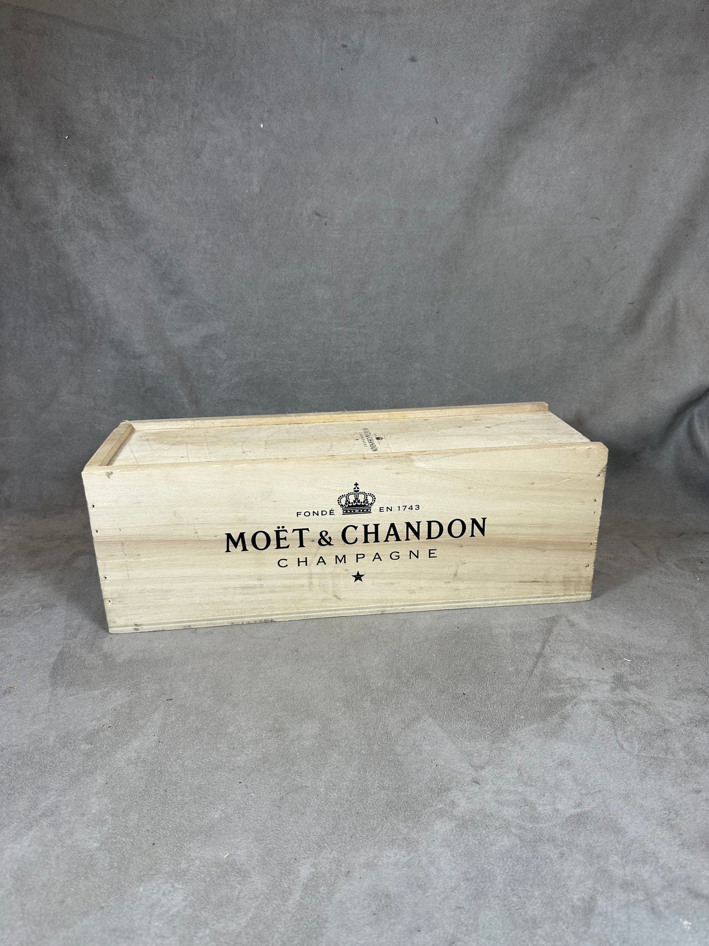 Caisse en bois pour bouteilles de champagne Moet&Chandon Made in France Années 1980