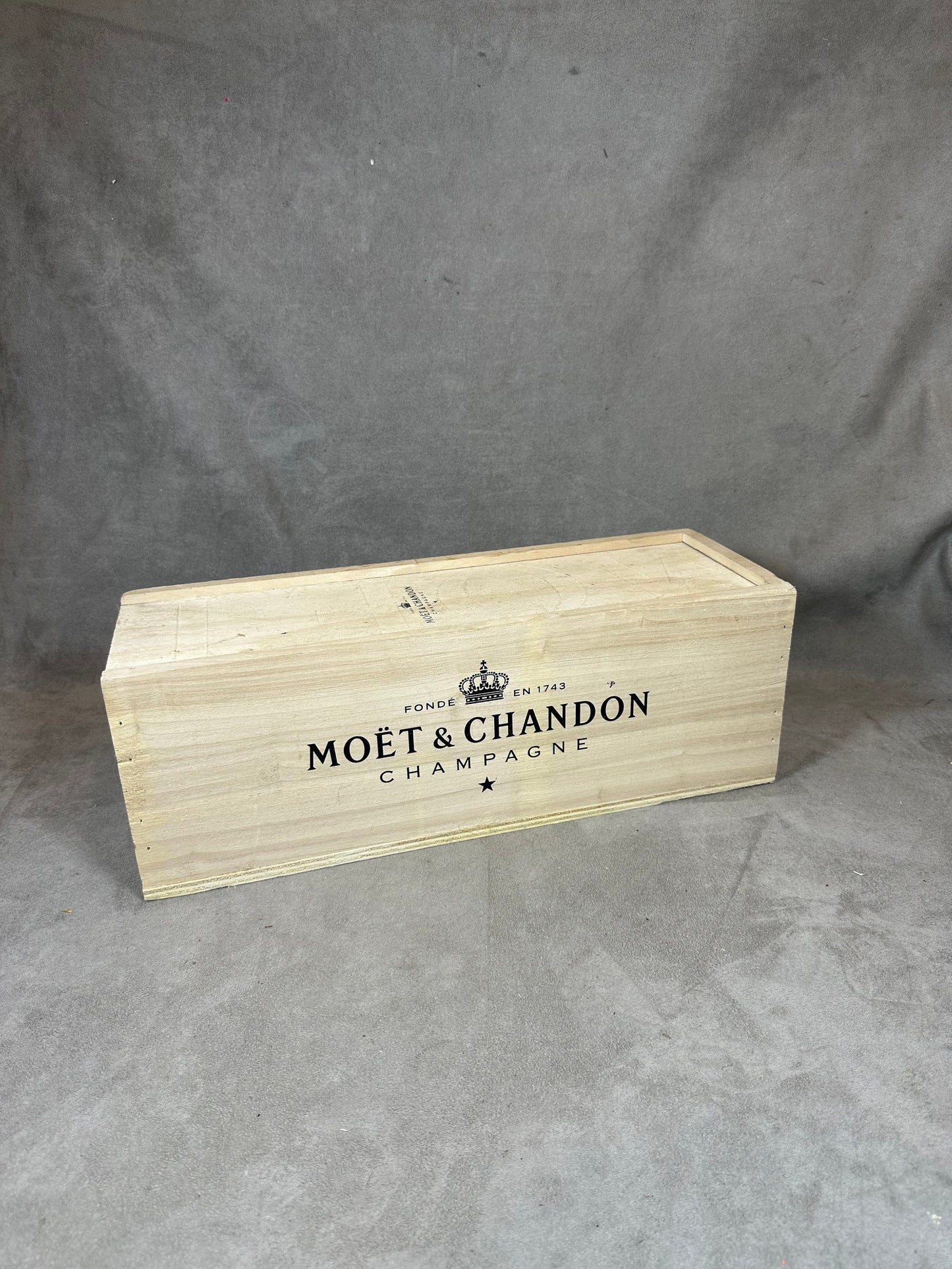 Caisse en bois pour bouteilles de champagne Moet&Chandon Made in France Années 1980