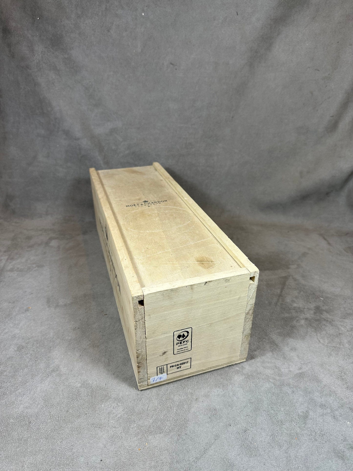 Caisse en bois pour bouteilles de champagne Moet&Chandon Made in France Années 1980