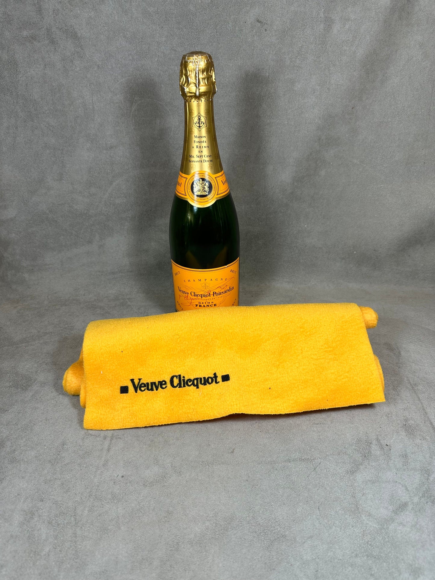 Veuve Clicquot Echarpe en polyester orange Années 1990
