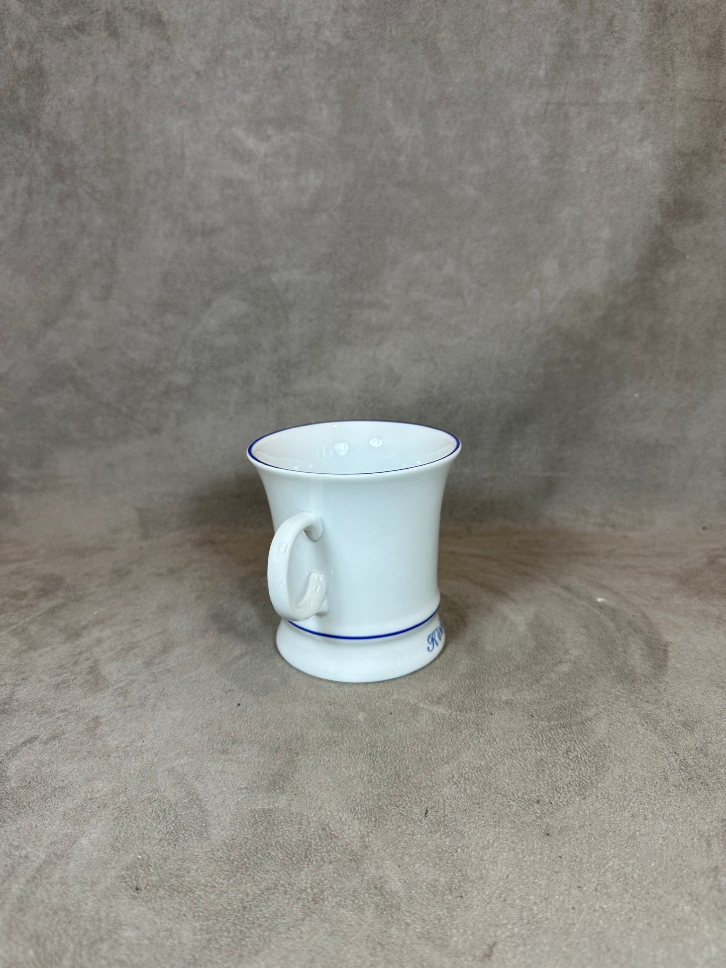 Tasse à Café Royale Bavaroise en Porcelaine de la Confiserie Genüsse Dengel, Motif blason royal Bavarois, Vintage 1980