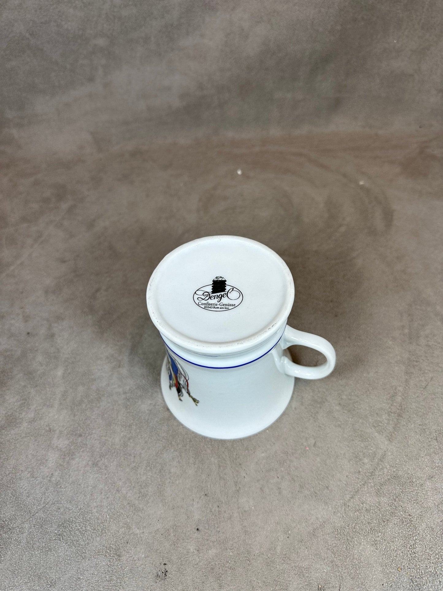 Tasse à Café Royale Bavaroise en Porcelaine de la Confiserie Genüsse Dengel, Motif blason royal Bavarois, Vintage 1980