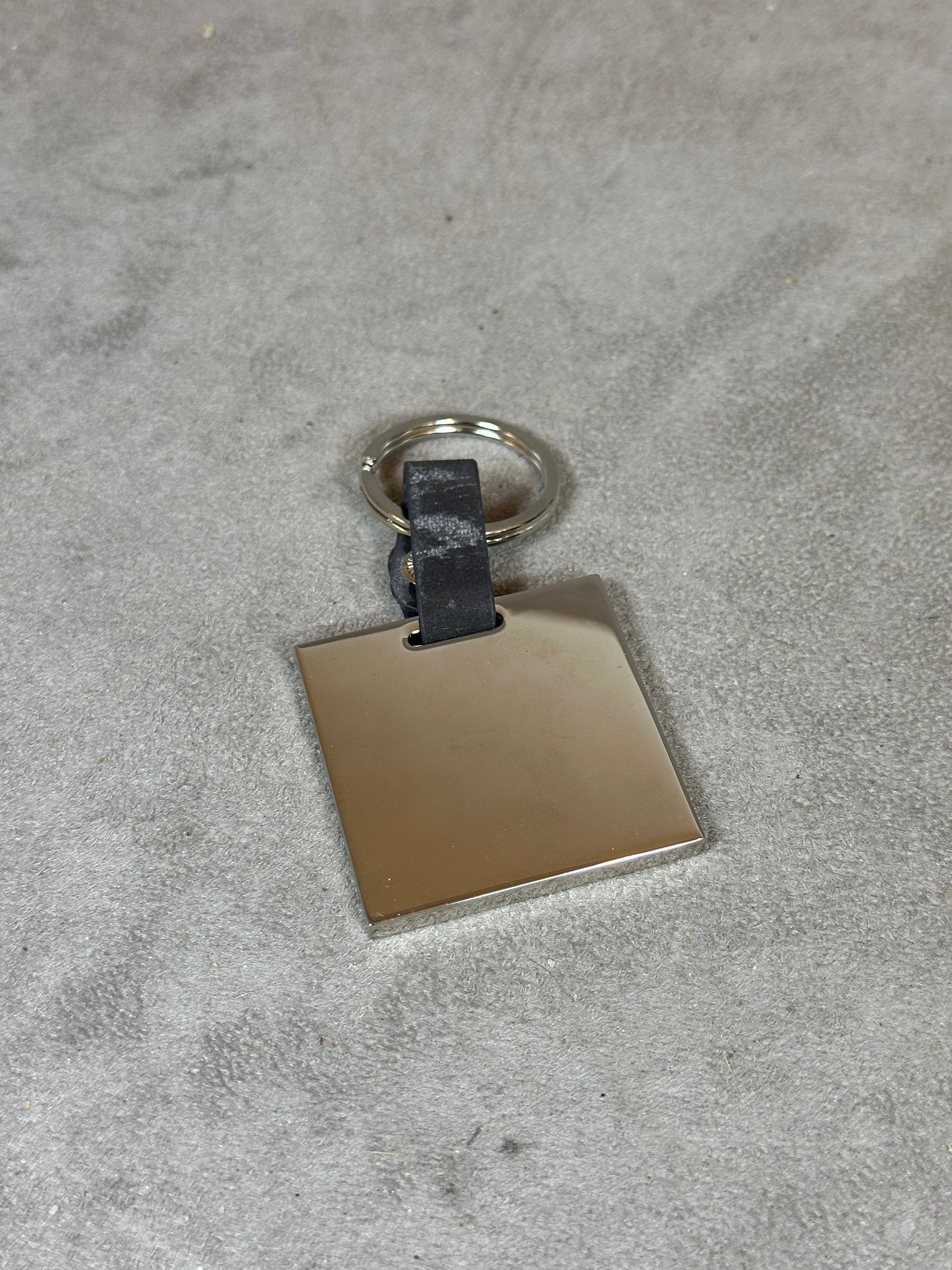 RARE Porte clés Yves Saint Laurent en acier et cuir Made in France Années 1980