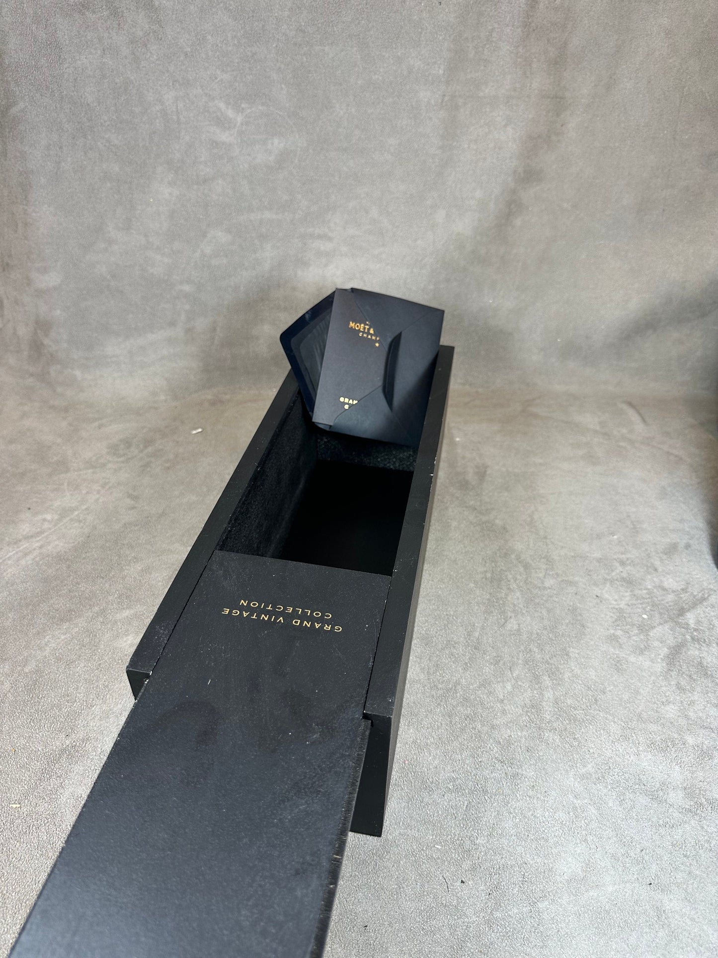 RARE Caisse en bois pour bouteilles de champagne Moet&Chandon Grand Vintage Collection Made in France Années 2008