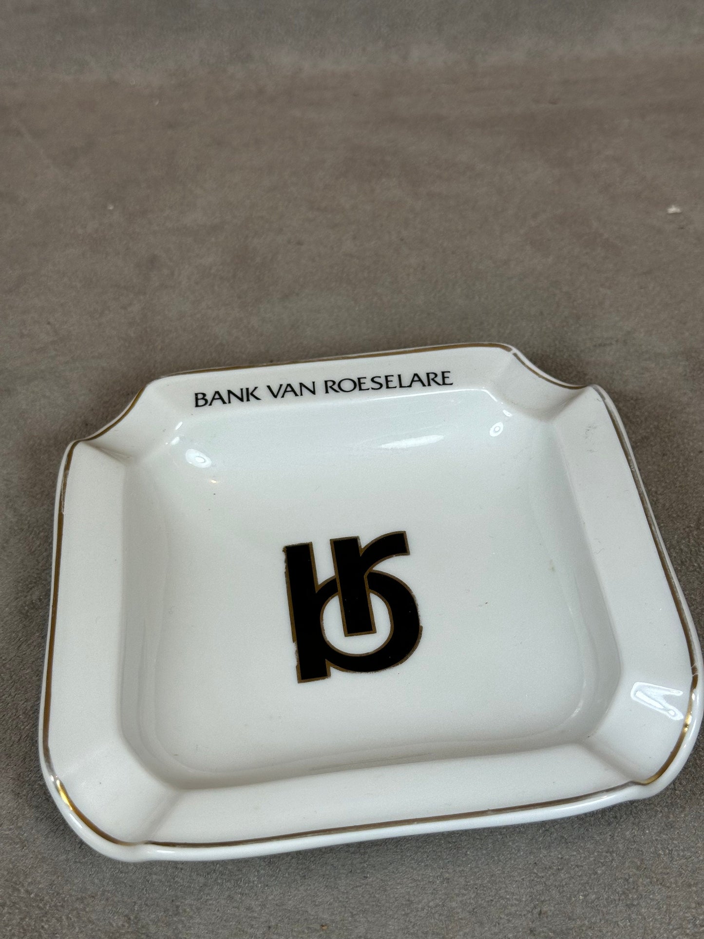 Porzellan-Werbe-Aschenbecher Bank Van Roeselare le Vieux Beau Dour hergestellt in Frankreich Vintage 1980