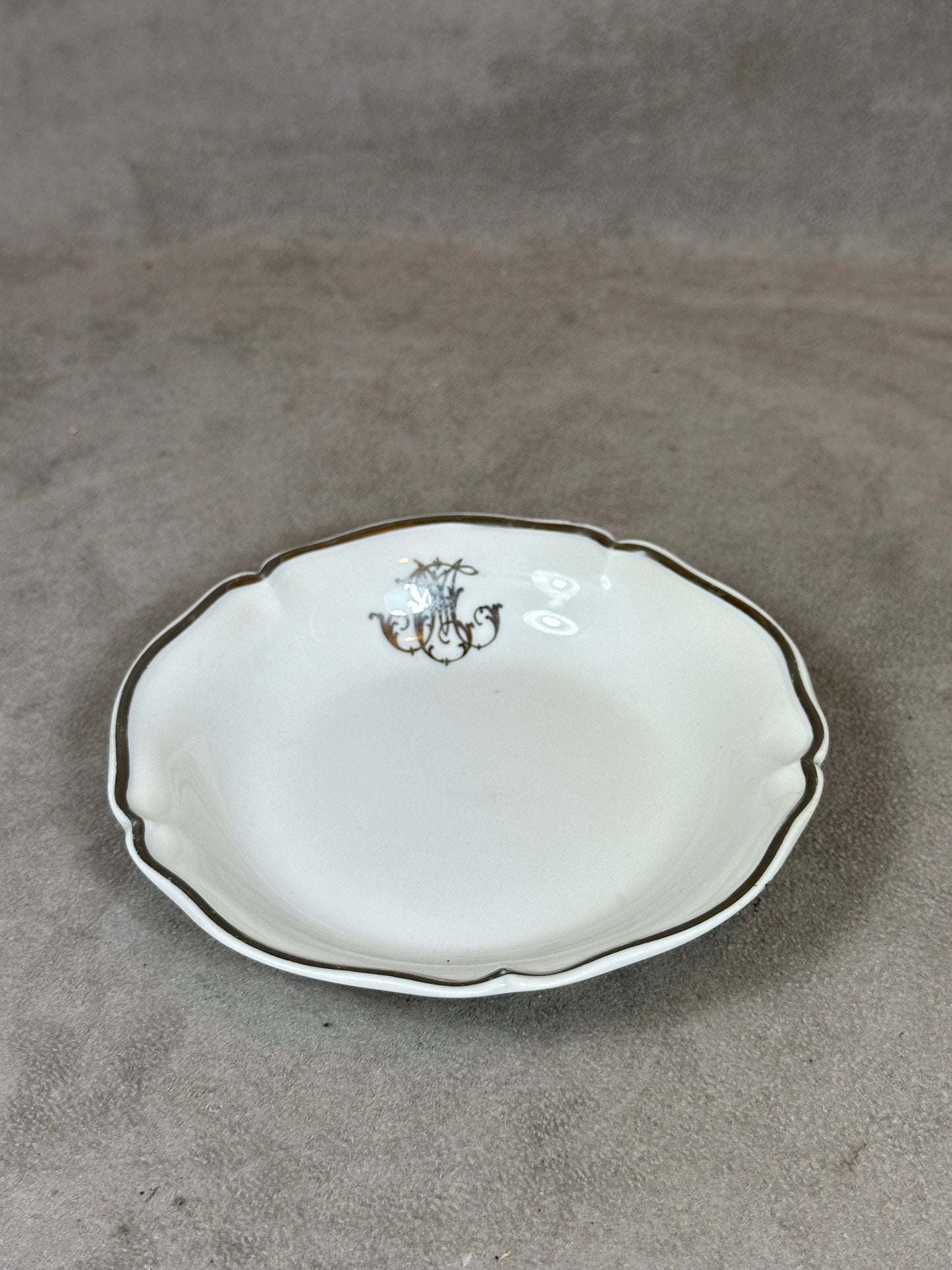 Porzellan-Aschenbecher von Raflin Limoges, MT-Monogramm, Hergestellt in Frankreich, Vintage 1980