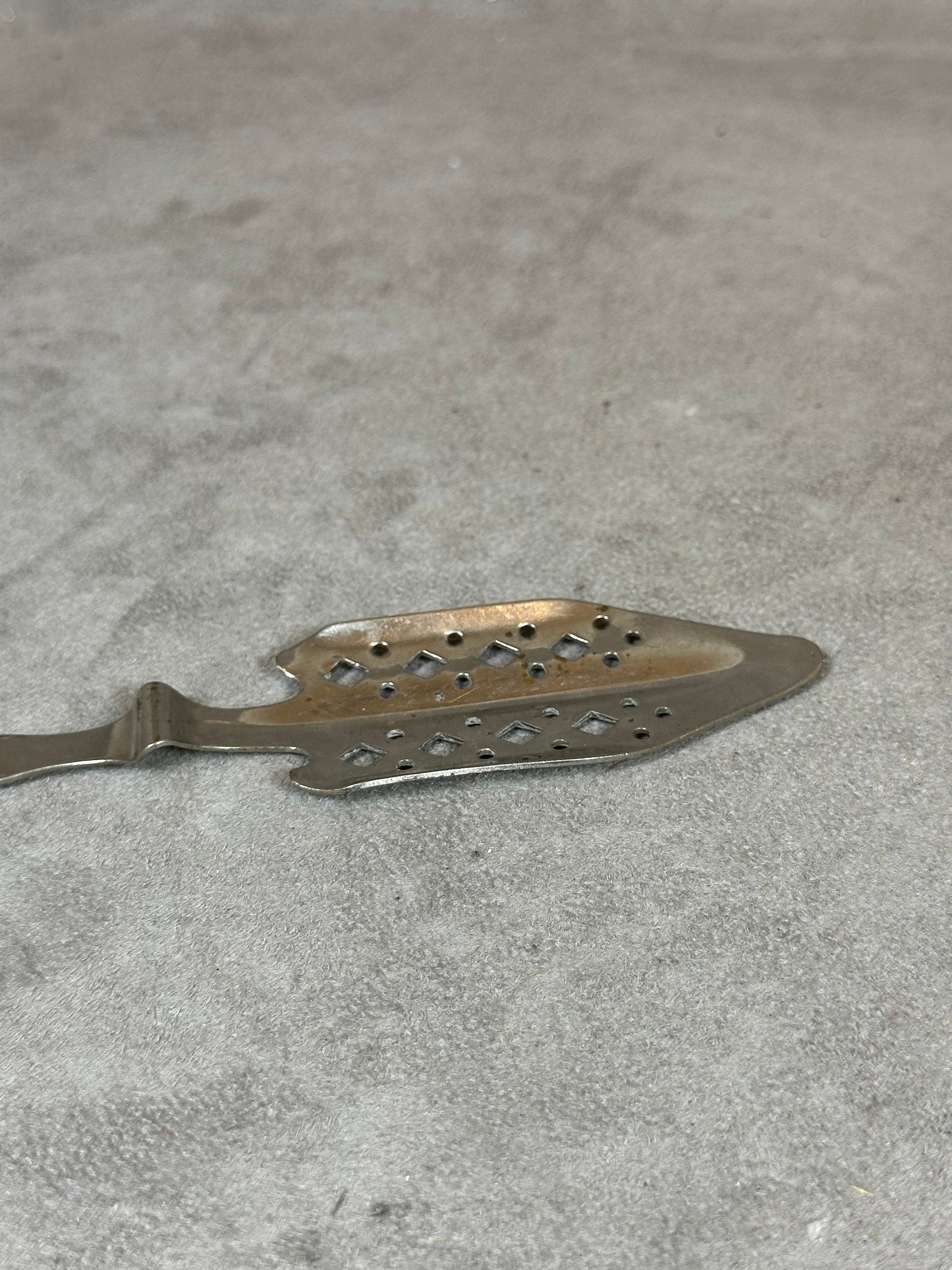 Ancienne cuillère à absinthe en metal extra blanc vintage 1900 Made in France