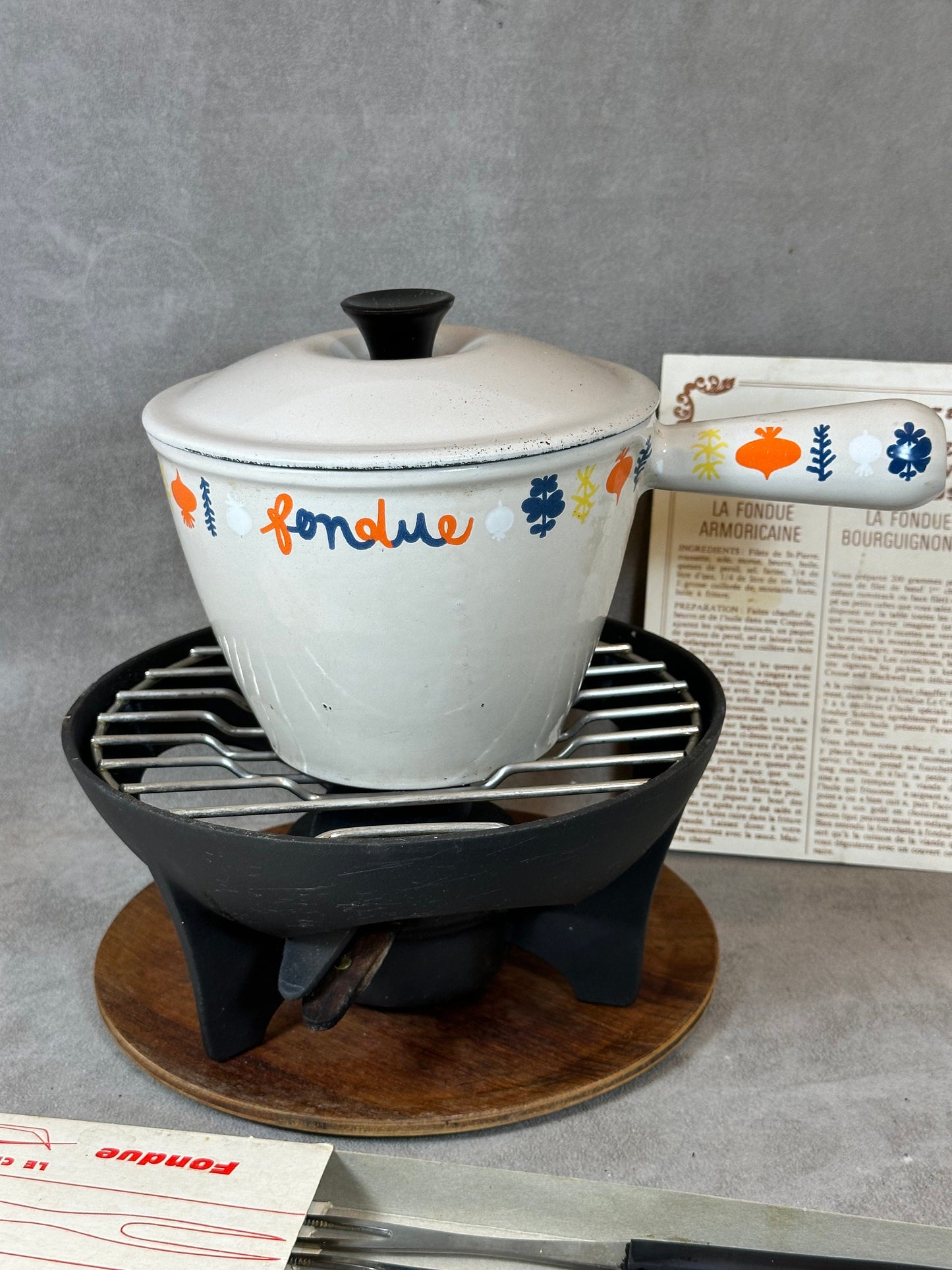 Appareil a fondue vintage en fonte emaillée avec ses 6 fourchettes Le Creuset Made in France