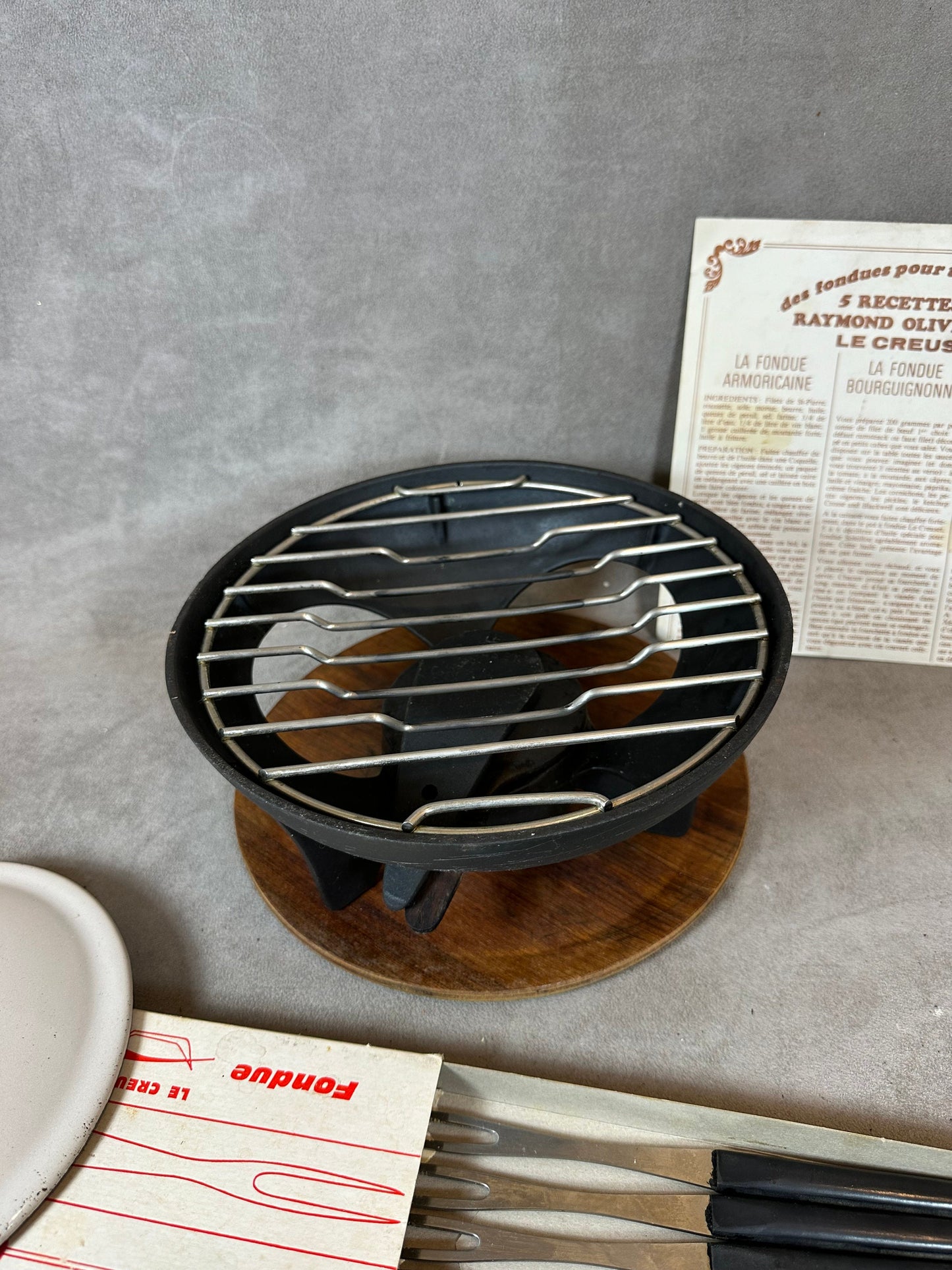 Appareil a fondue vintage en fonte emaillée avec ses 6 fourchettes Le Creuset Made in France
