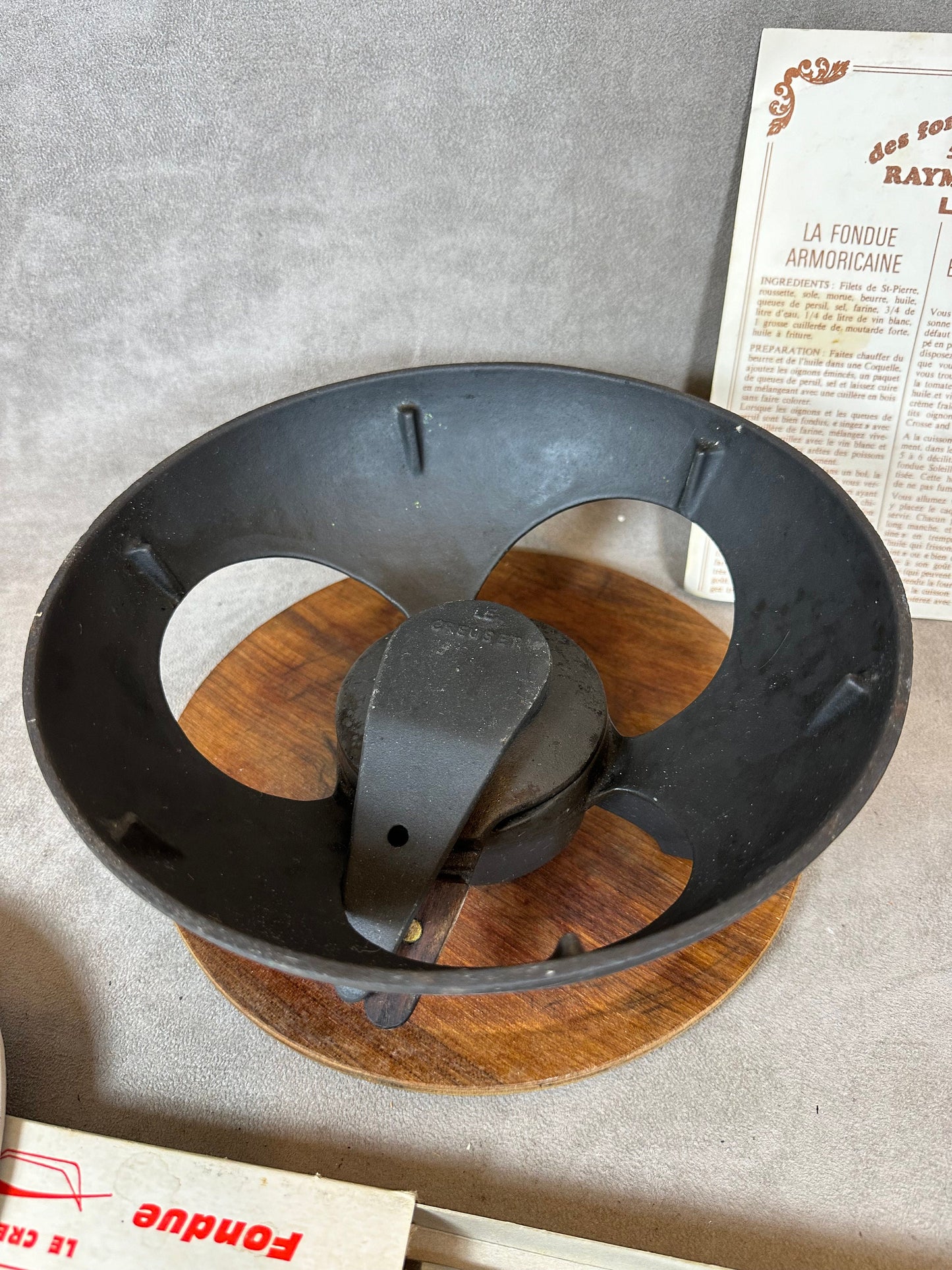 Appareil a fondue vintage en fonte emaillée avec ses 6 fourchettes Le Creuset Made in France